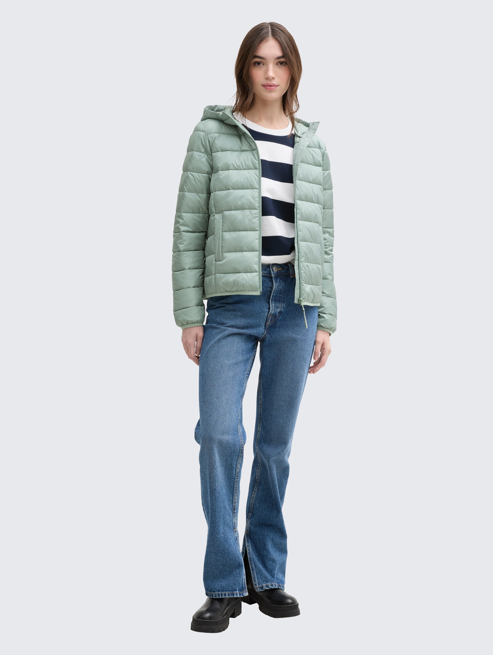 Lightweight Steppjacke mit Kapuze - gleam jade green - seitliche Model-Ansicht