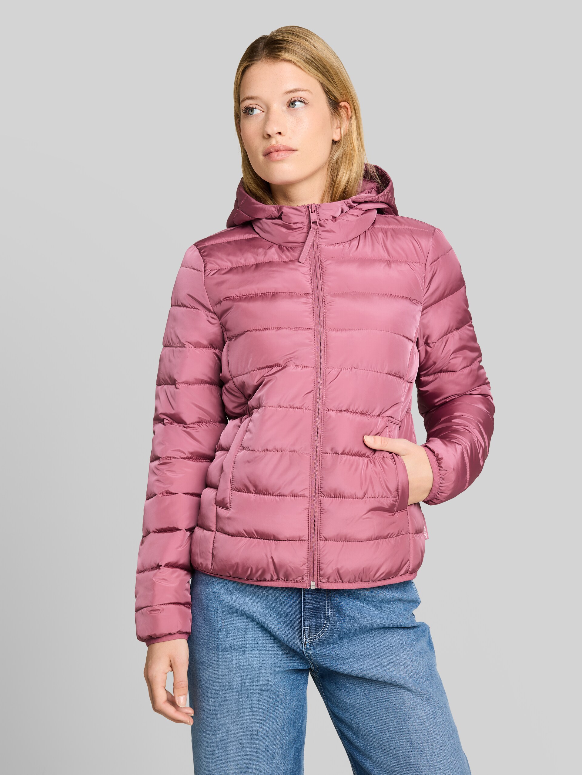 Lightweight Steppjacke mit Kapuze - dusty berry - Model-Vorderansicht