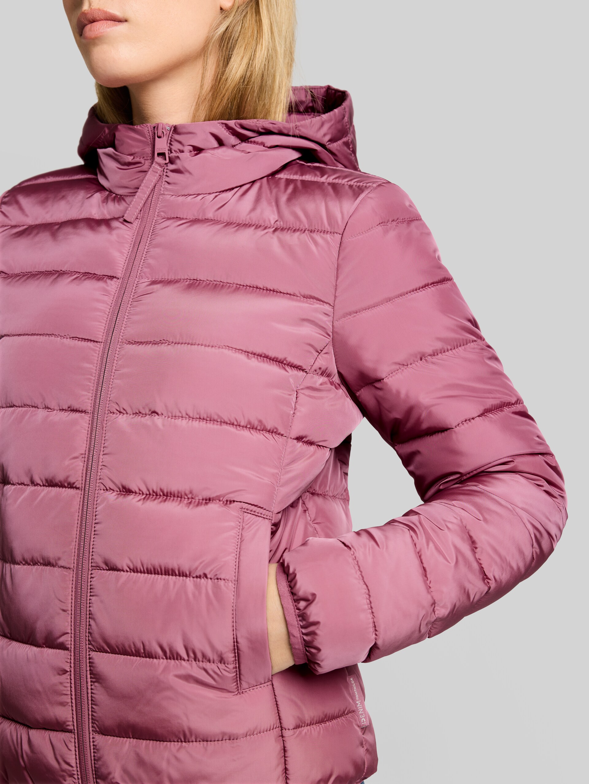 Lightweight Steppjacke mit Kapuze - dusty berry - Detail-Model-Ansicht