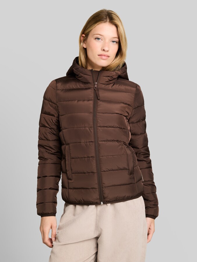 Veste matelassée légère à capuche par Denim Female, cool dark brown