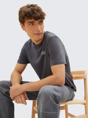 T-Shirt mit Logo Print von Men, Tarmac Grey