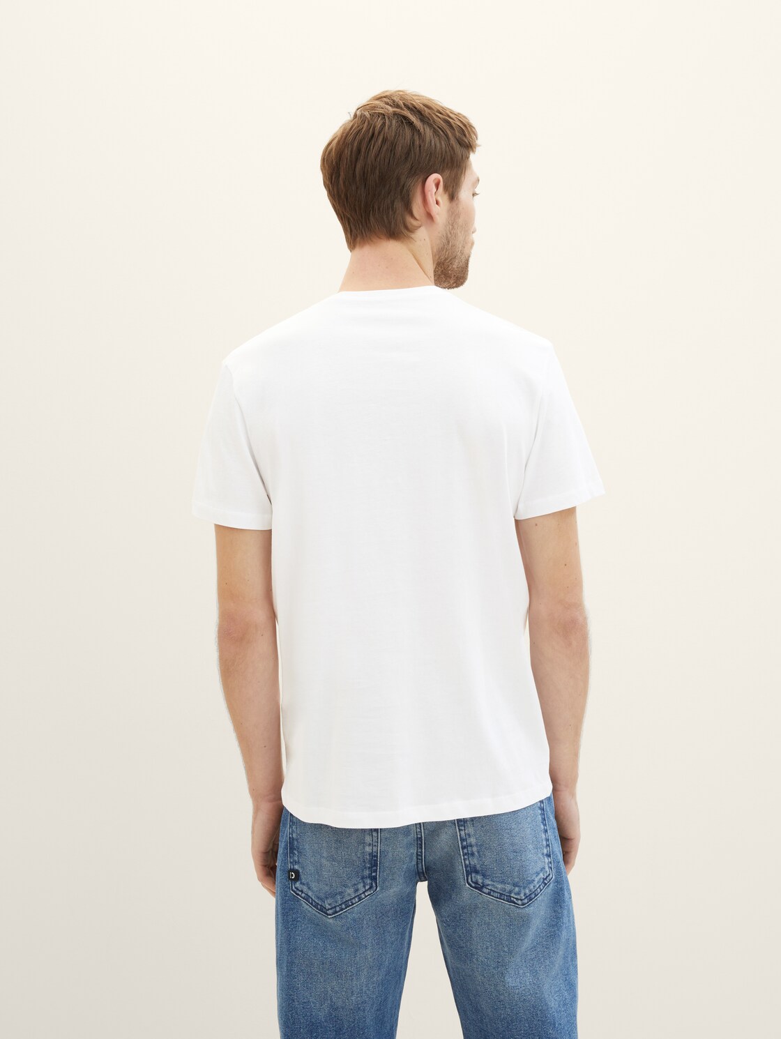 T-Shirt mit Logo Print - White - Auschnitt Model-Rückansicht