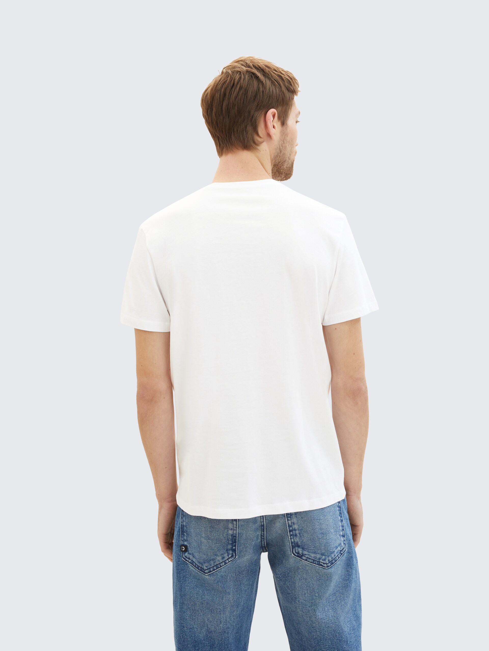 T-Shirt mit Logo Print - White - Auschnitt Model-Rückansicht