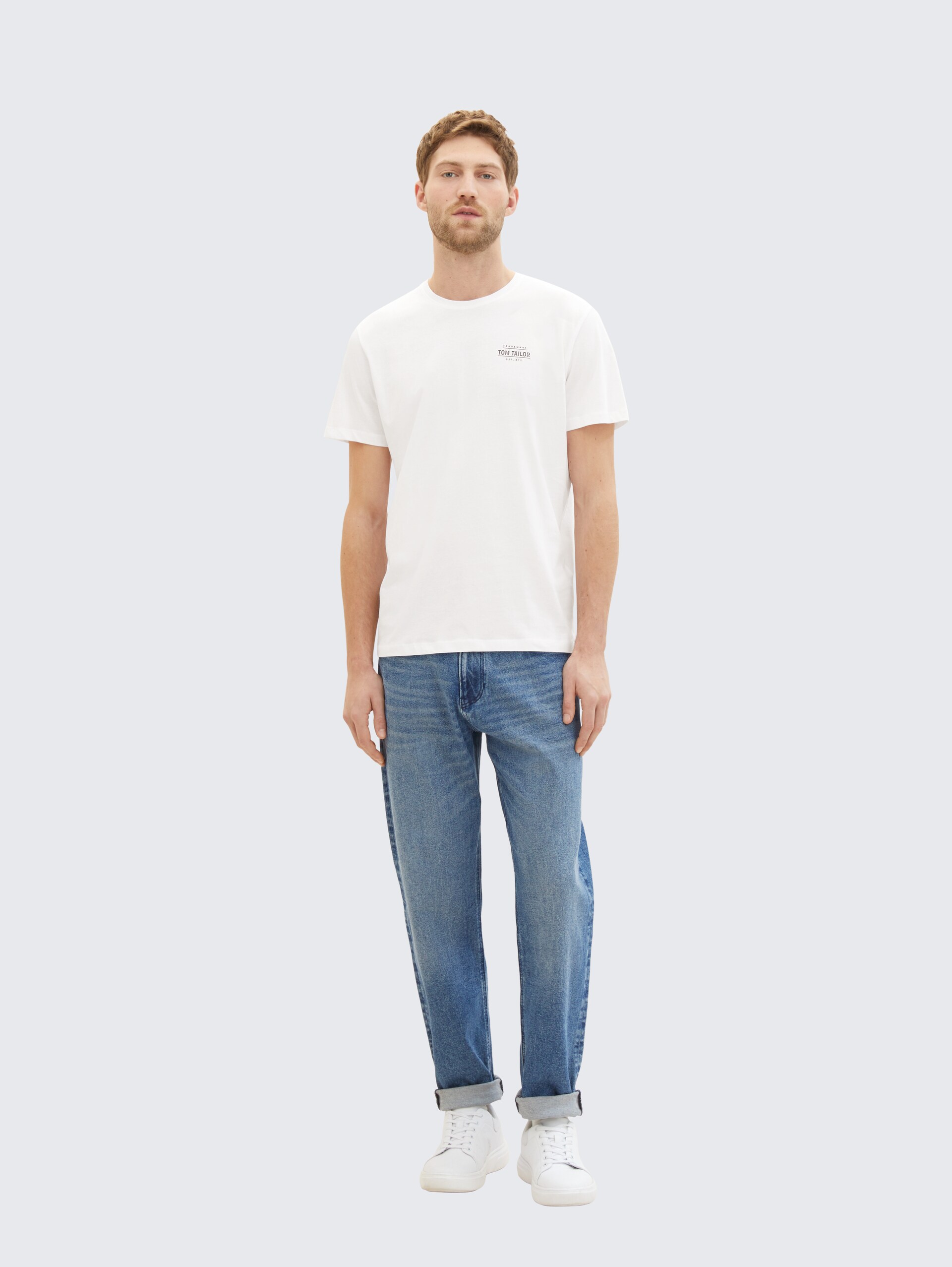 T-Shirt mit Logo Print - White - Model-Vorderansicht