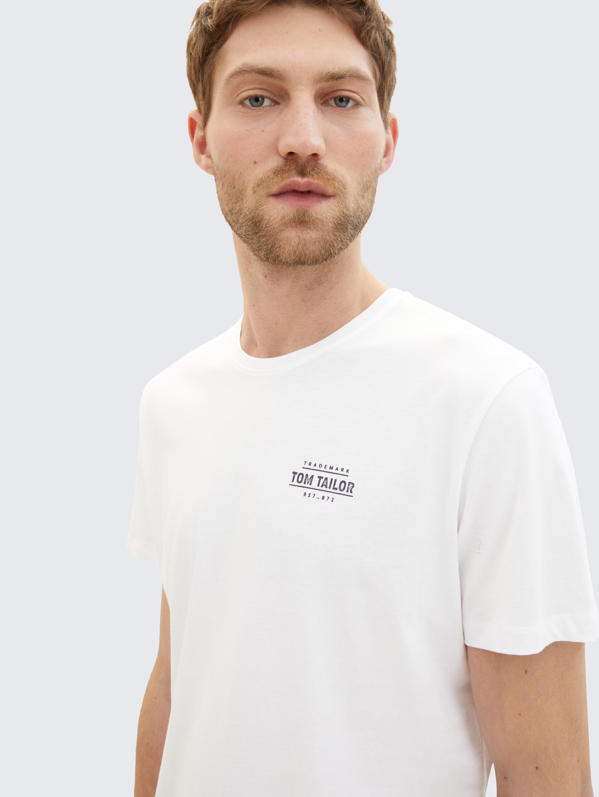 T-Shirt mit Logo Print - White - Detail-Model-Ansicht