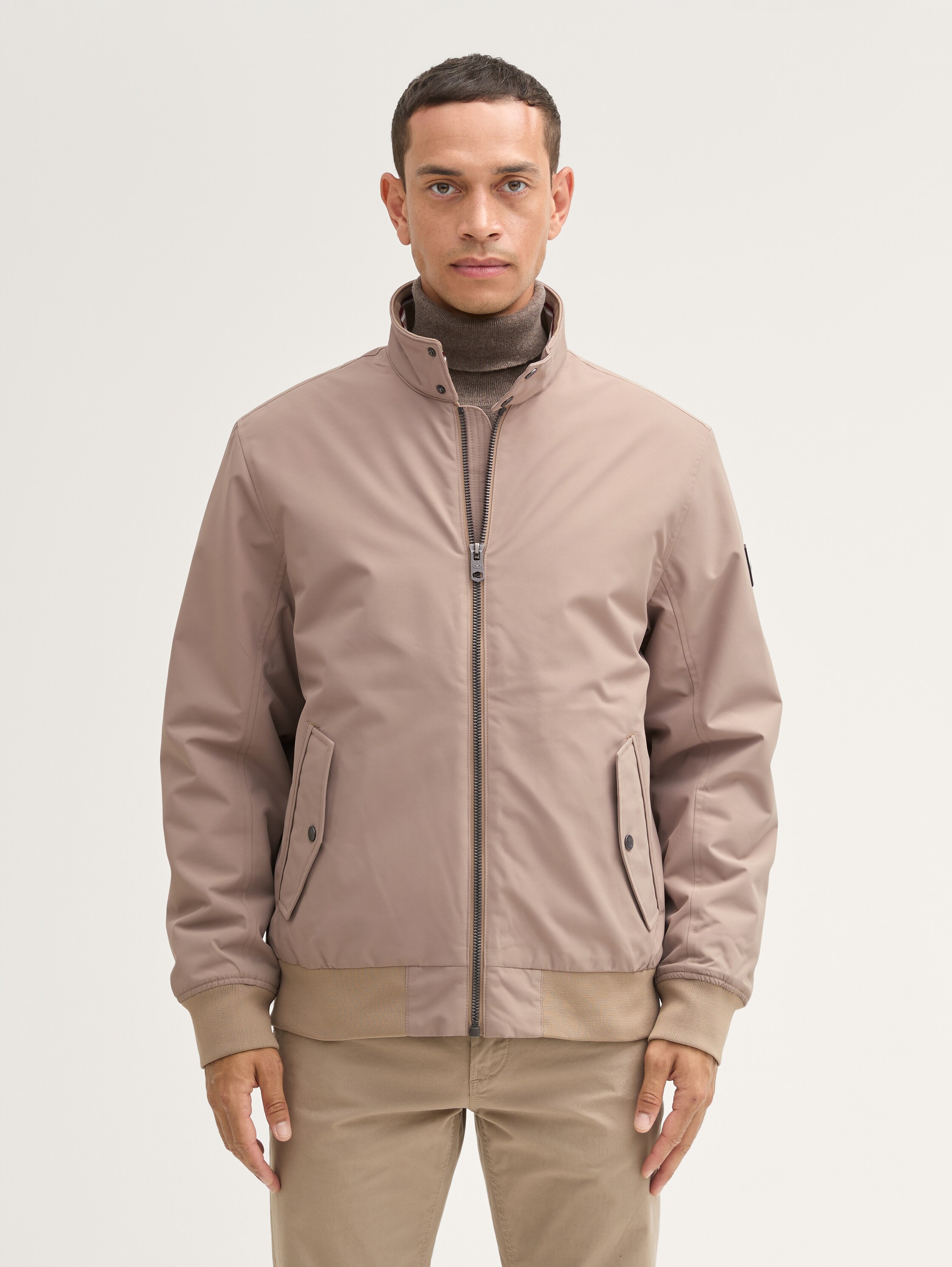 Blouson Jacke mit Stehkragen - mountain_taupe - Model-Vorderansicht