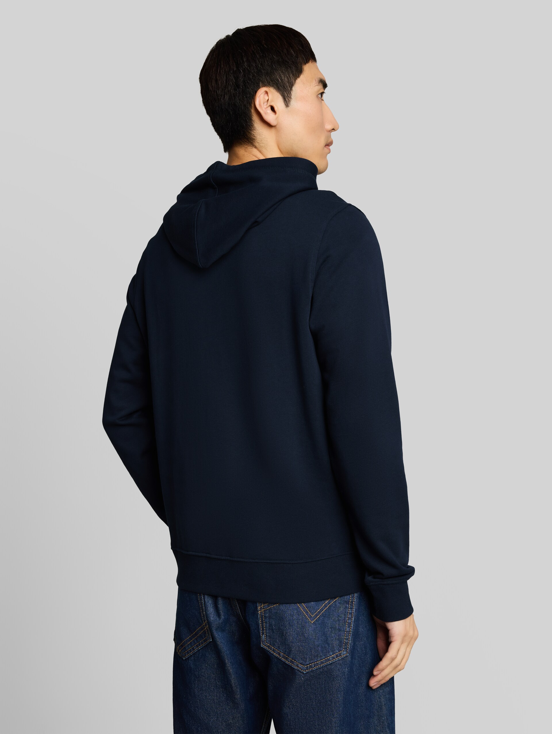 Hoodie Sweatshirt mit Logo Print - Dark Navy Blue - Auschnitt Model-Rückansicht