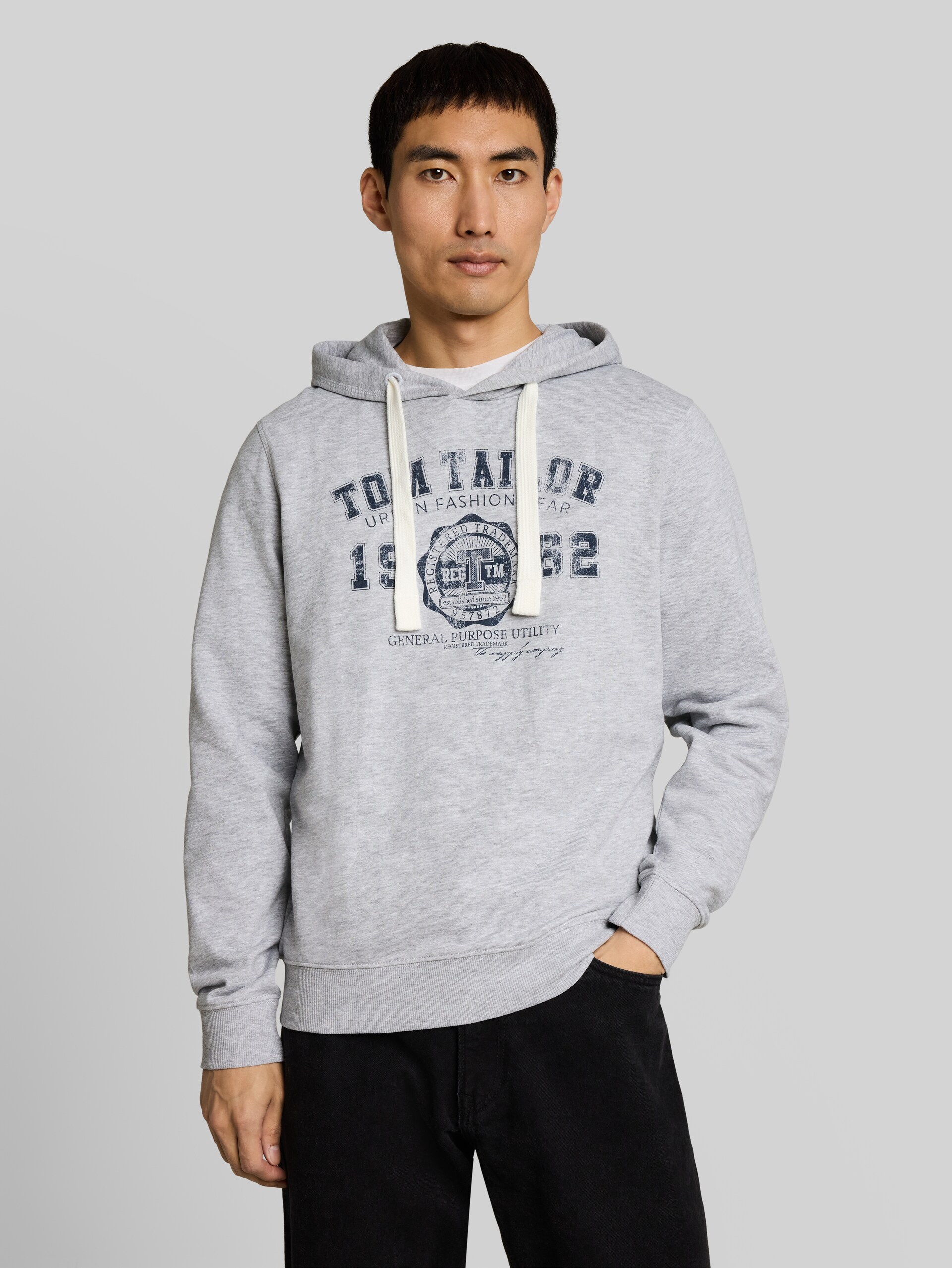 Hoodie Sweatshirt mit Logo Print - bright grey melange - Ausschnitt Model-Vorderansicht