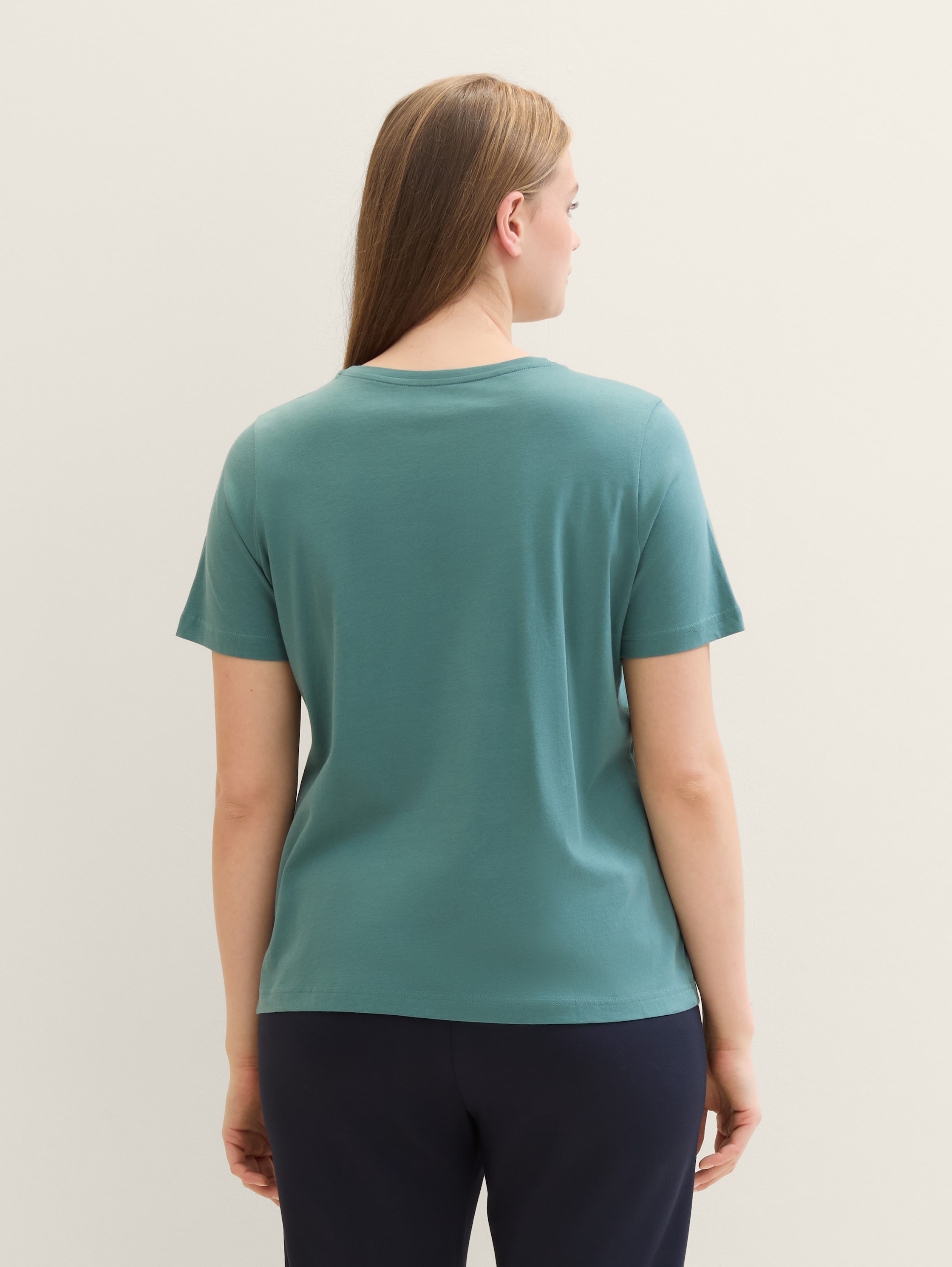 Plus - T-shirt with a print - Sea Pine Green - Neckline model-back view