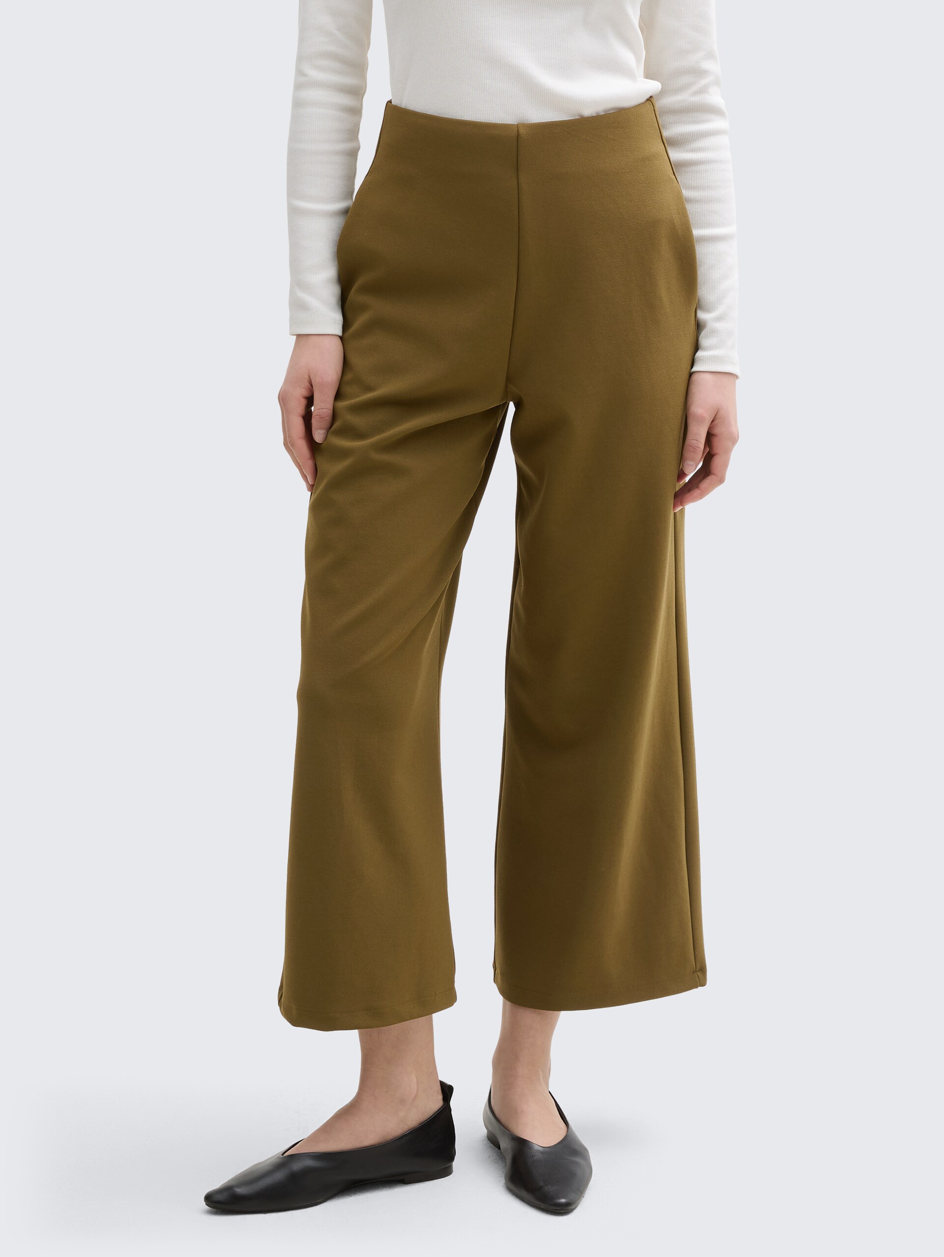 High Waist Culotte Hose - Golden Olive Green - Ausschnitt Model-Vorderansicht