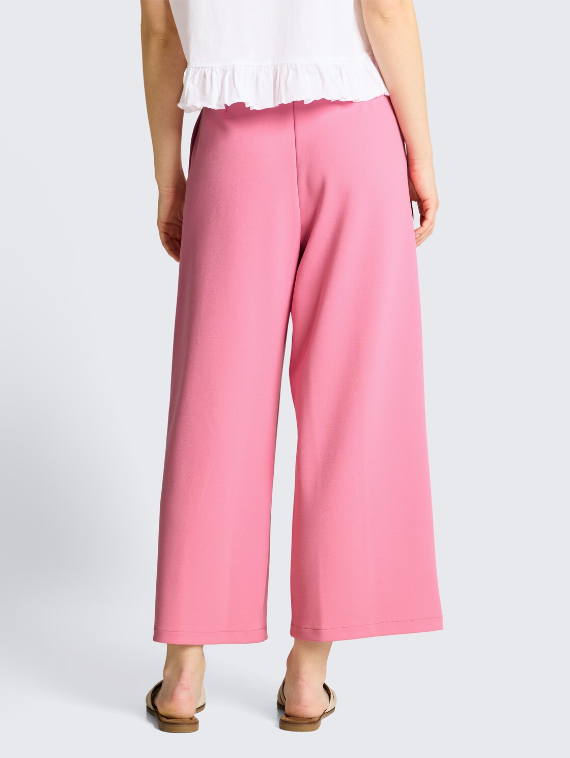High Waist Culotte Hose - Soft Blush Rose - Auschnitt Model-Rückansicht