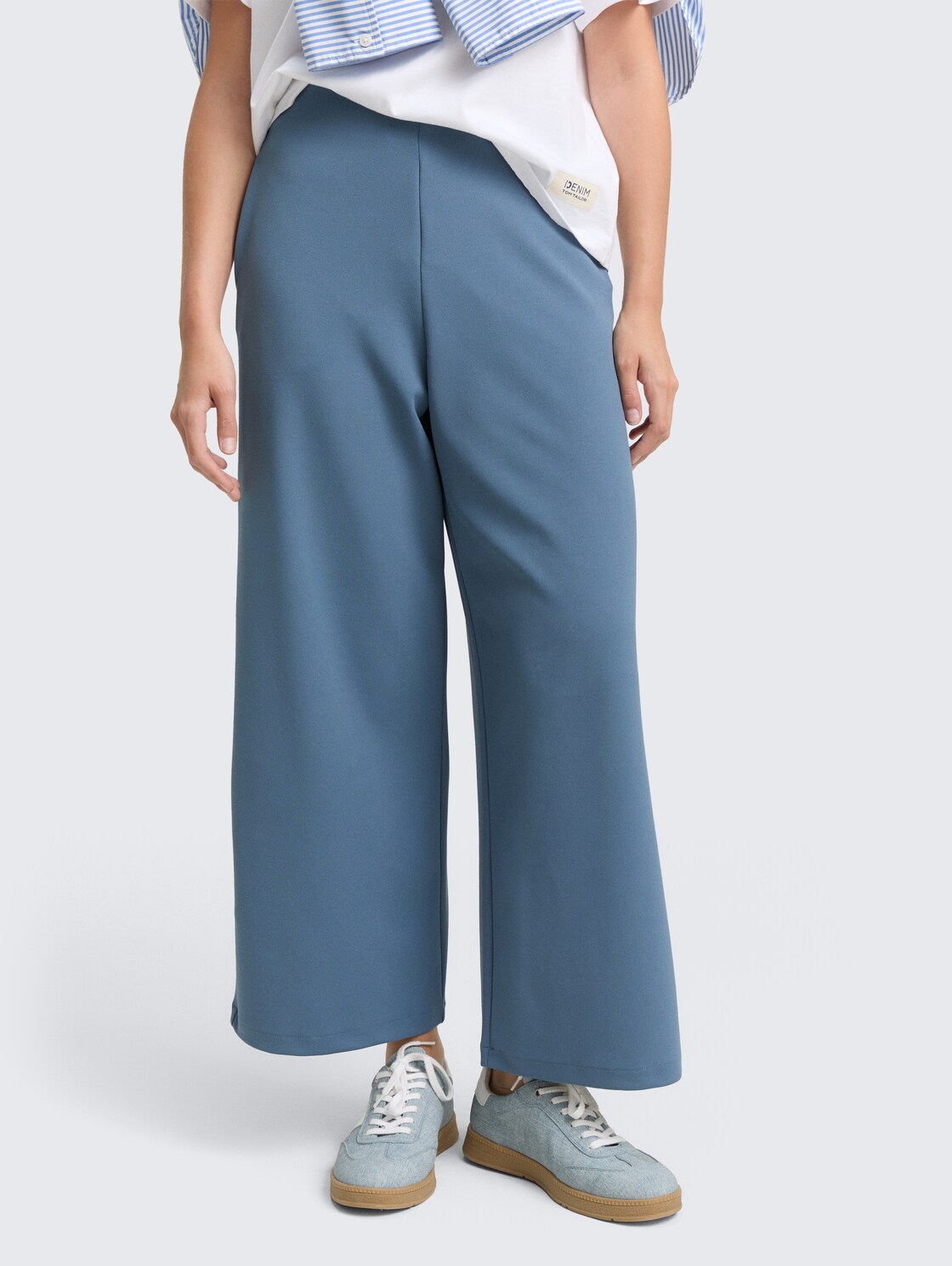 High Waist Culotte Hose - dusty denim blue - Ausschnitt Model-Vorderansicht