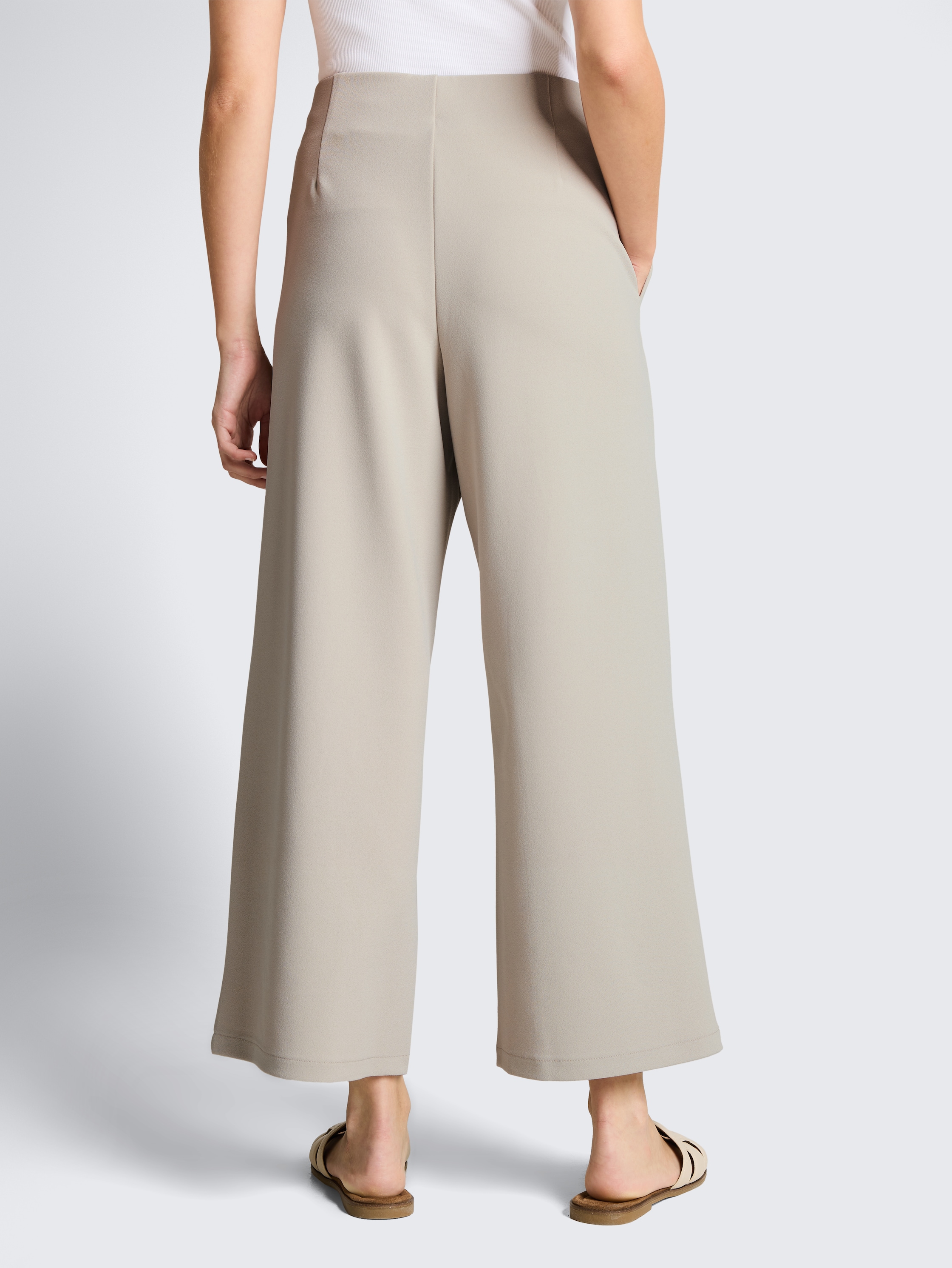 High Waist Culotte Hose - cloud grey - Auschnitt Model-Rückansicht