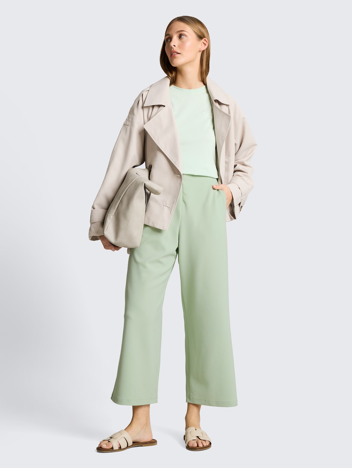 High Waist Culotte Hose - light matcha green - Model-Vorderansicht