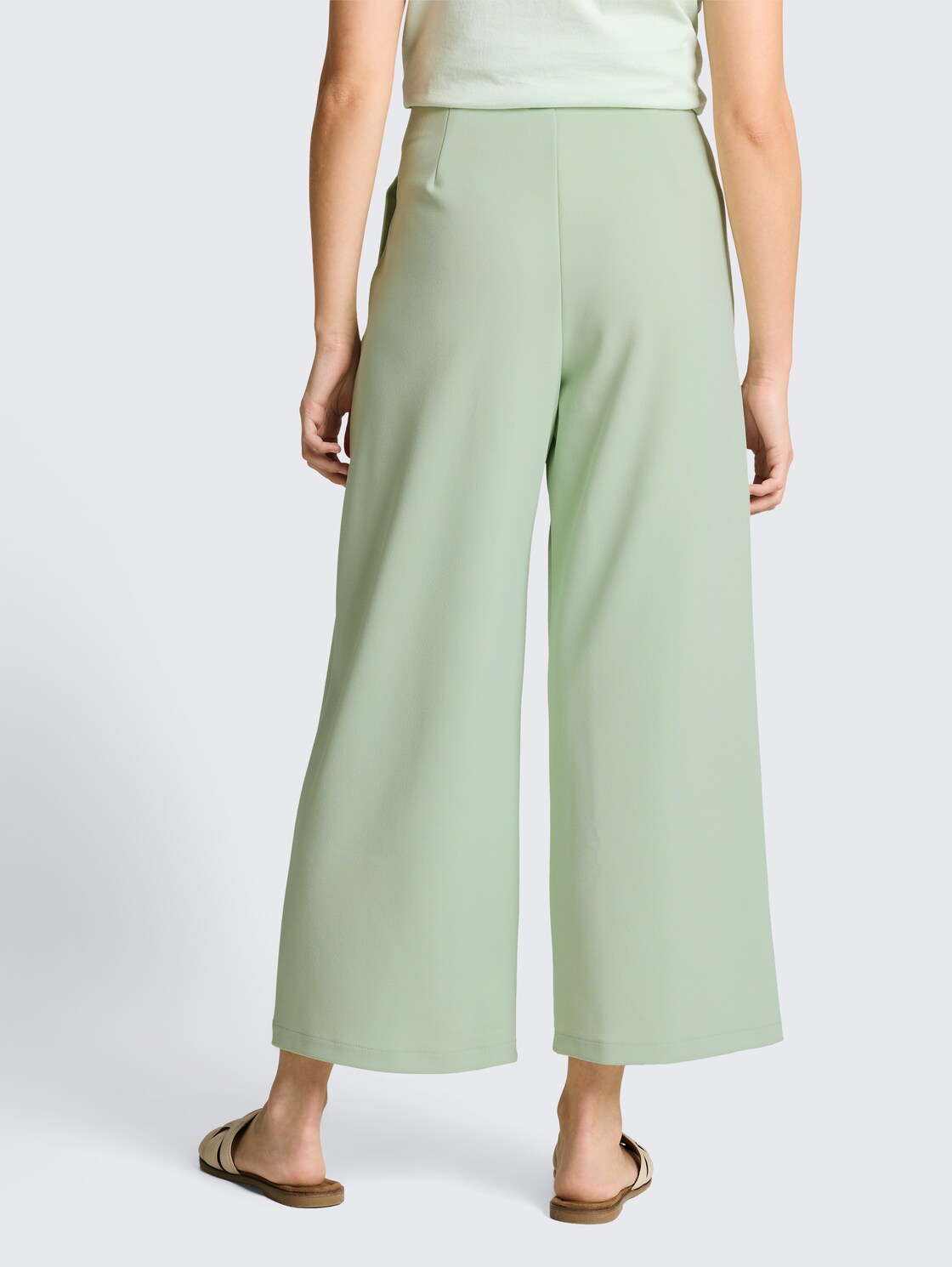 High Waist Culotte Hose - light matcha green - Auschnitt Model-Rückansicht