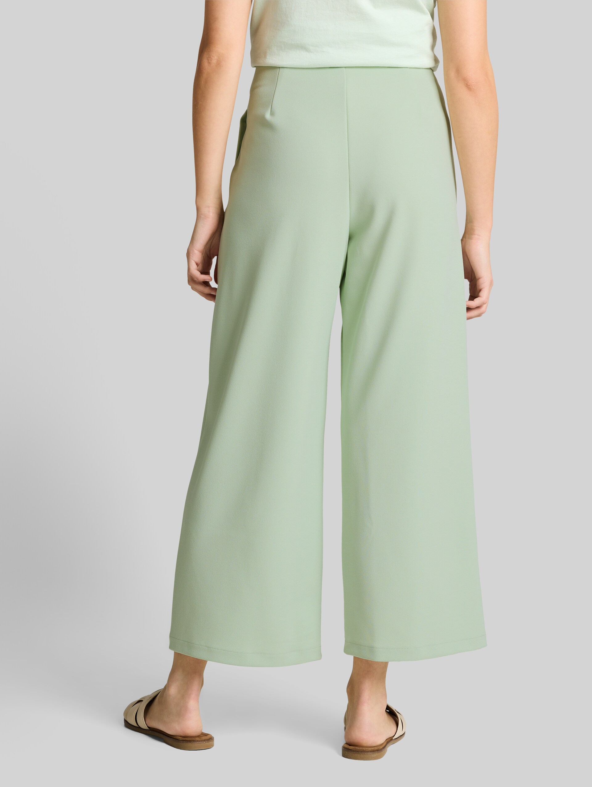 High-waisted culottes - light matcha green - Neckline model-back view