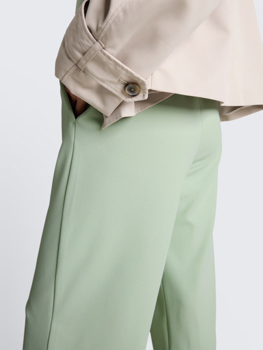 High Waist Culotte Hose - light matcha green - Detail-Model-Ansicht
