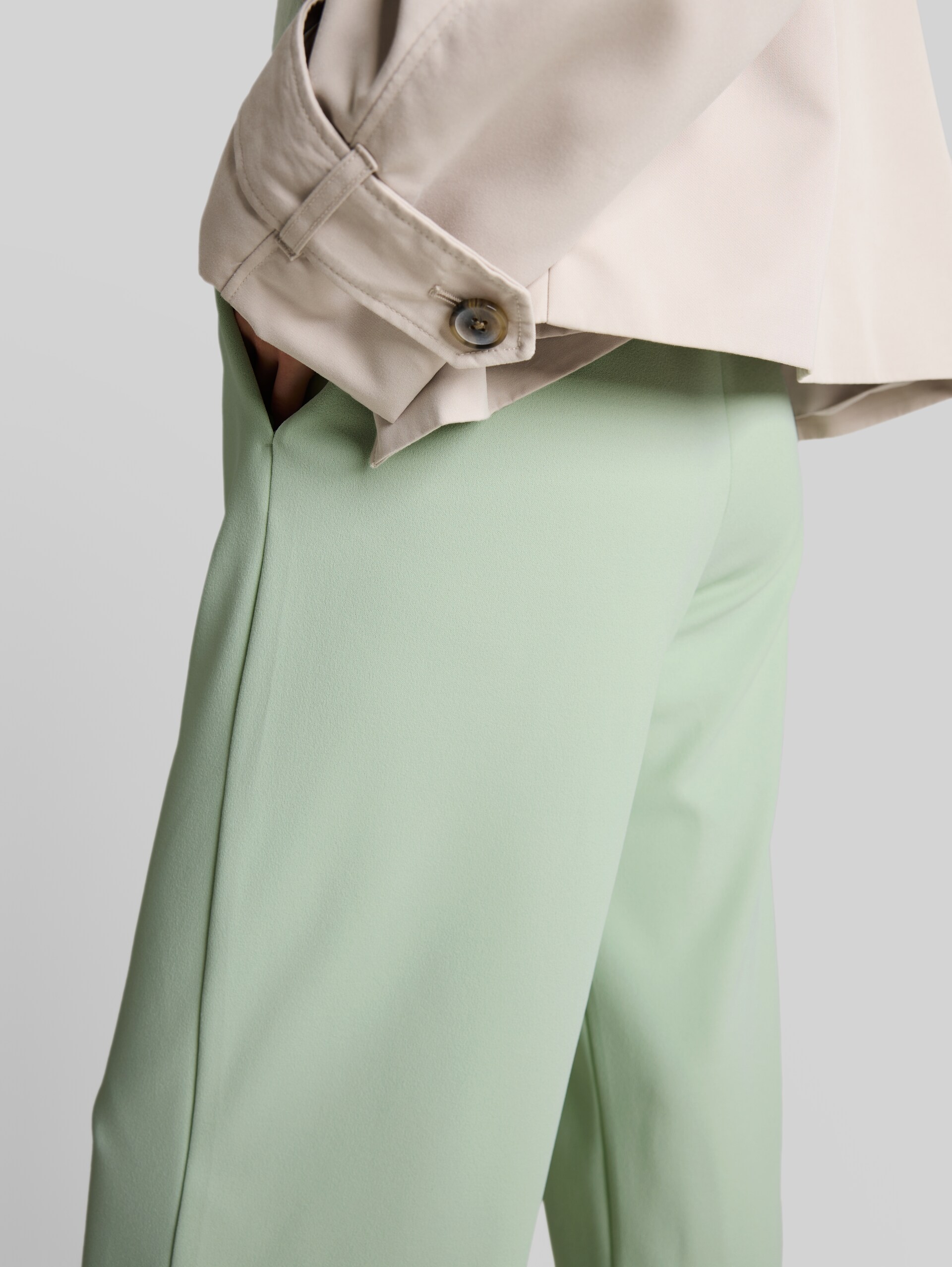 High-waisted culottes - light matcha green - Detail model view