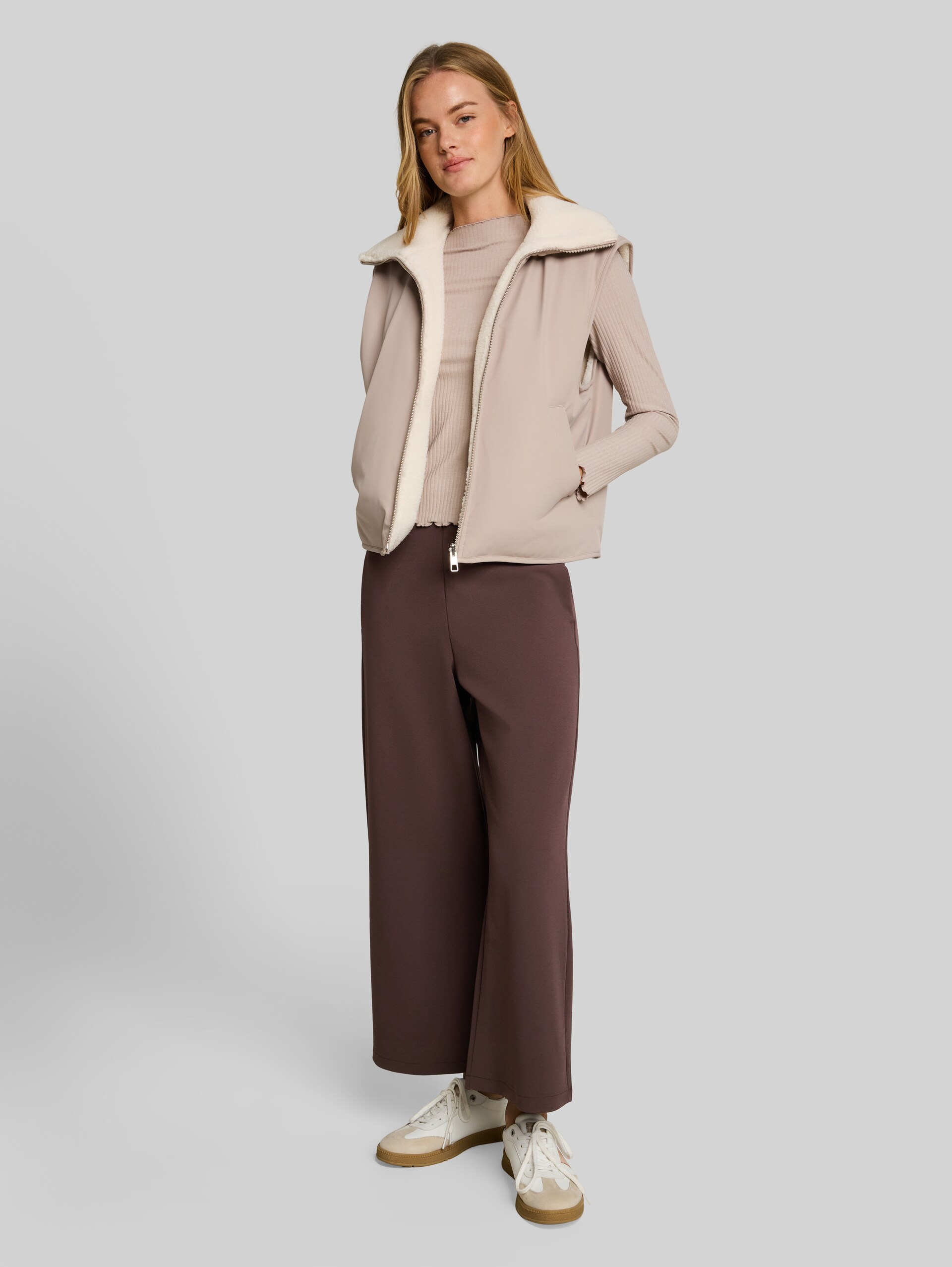High Waist Culotte Hose - cool dark brown - Model-Vorderansicht