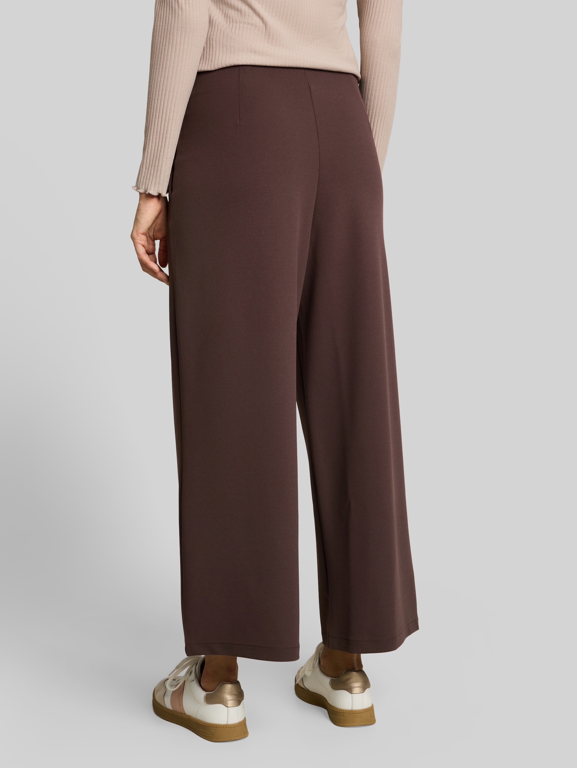 High Waist Culotte Hose - cool dark brown - Auschnitt Model-Rückansicht