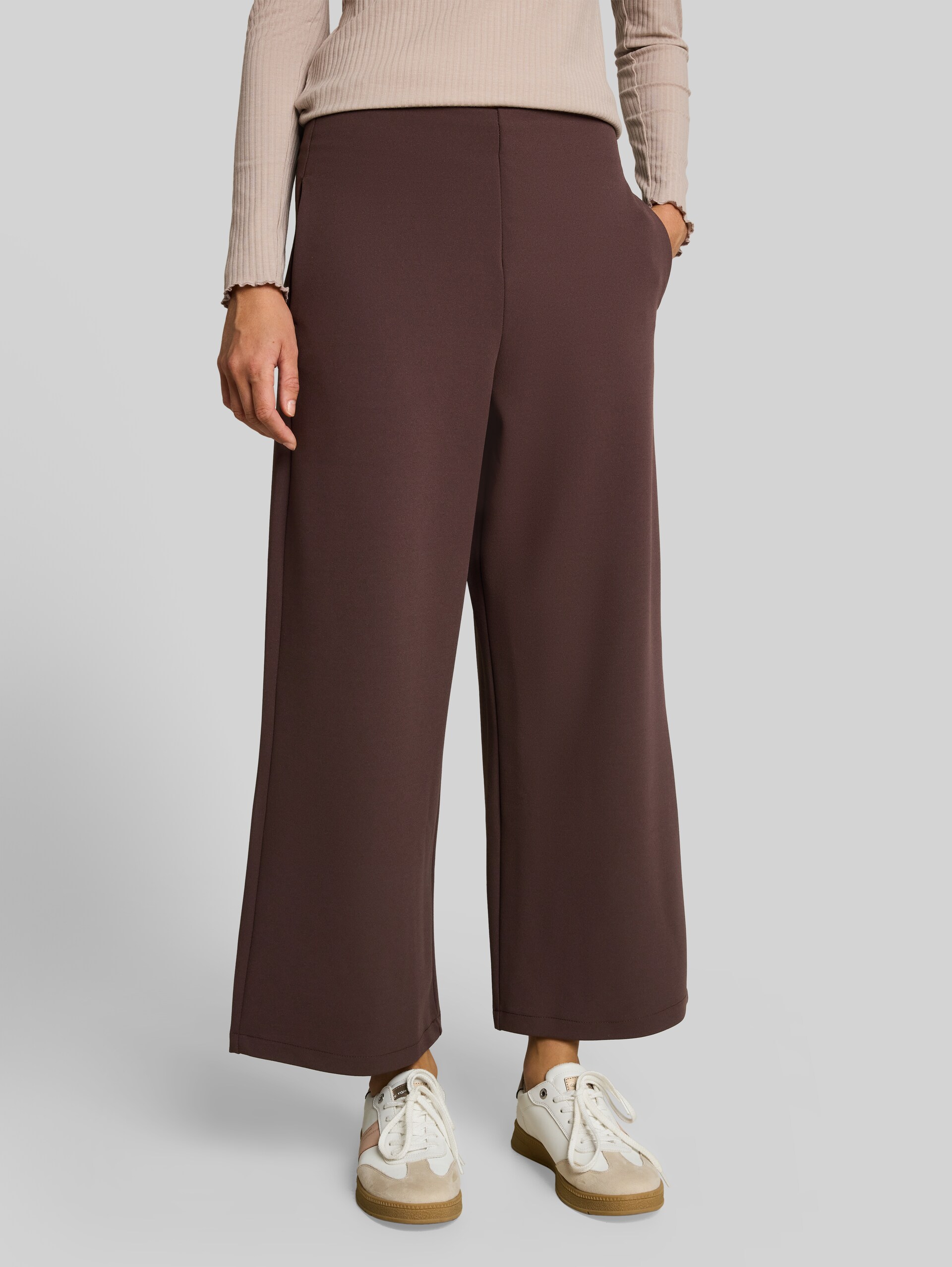 High Waist Culotte Hose - cool dark brown - Ausschnitt Model-Vorderansicht