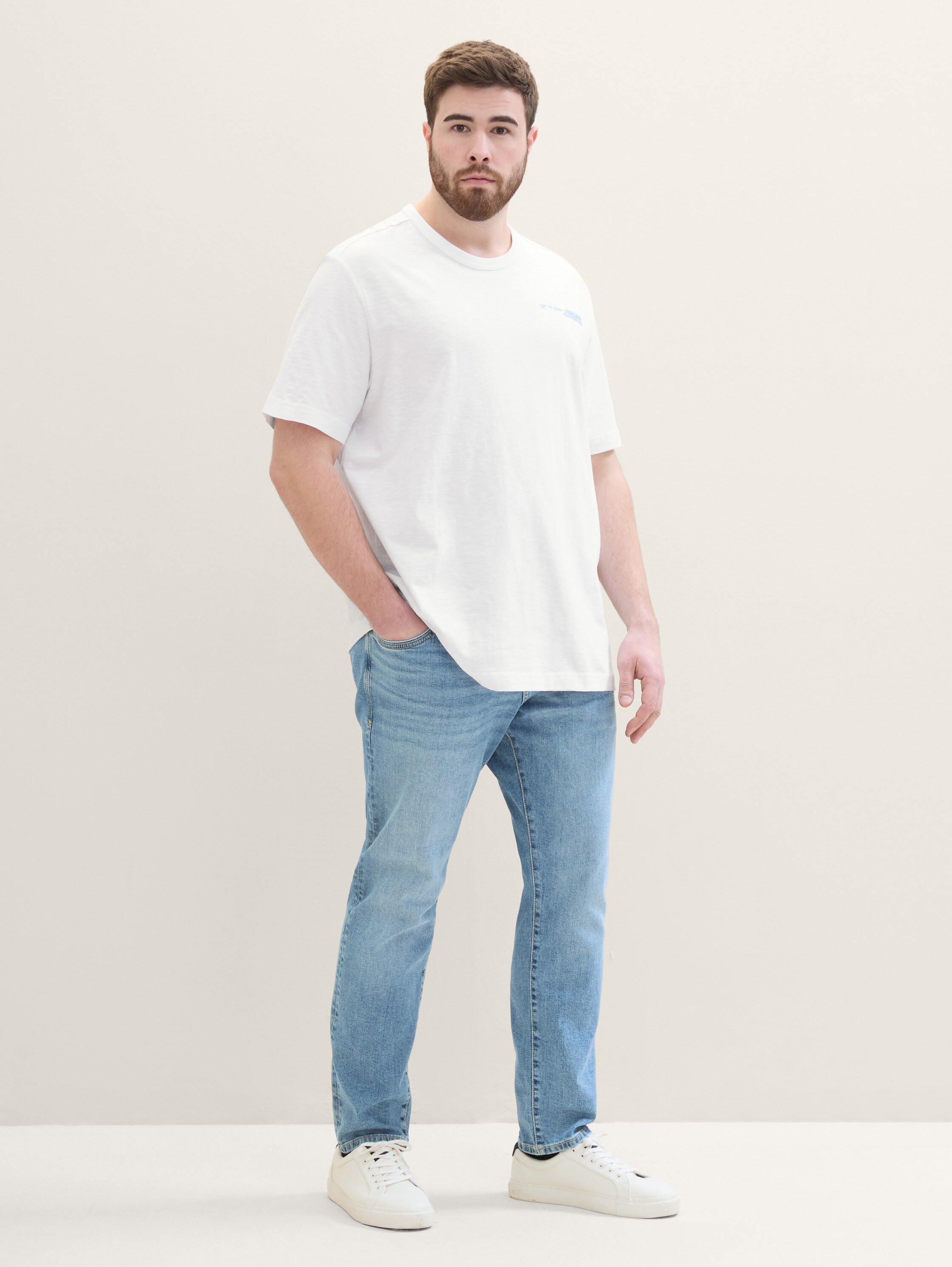 Plus - T-shirt met logoprint - White - Model vooraanzicht