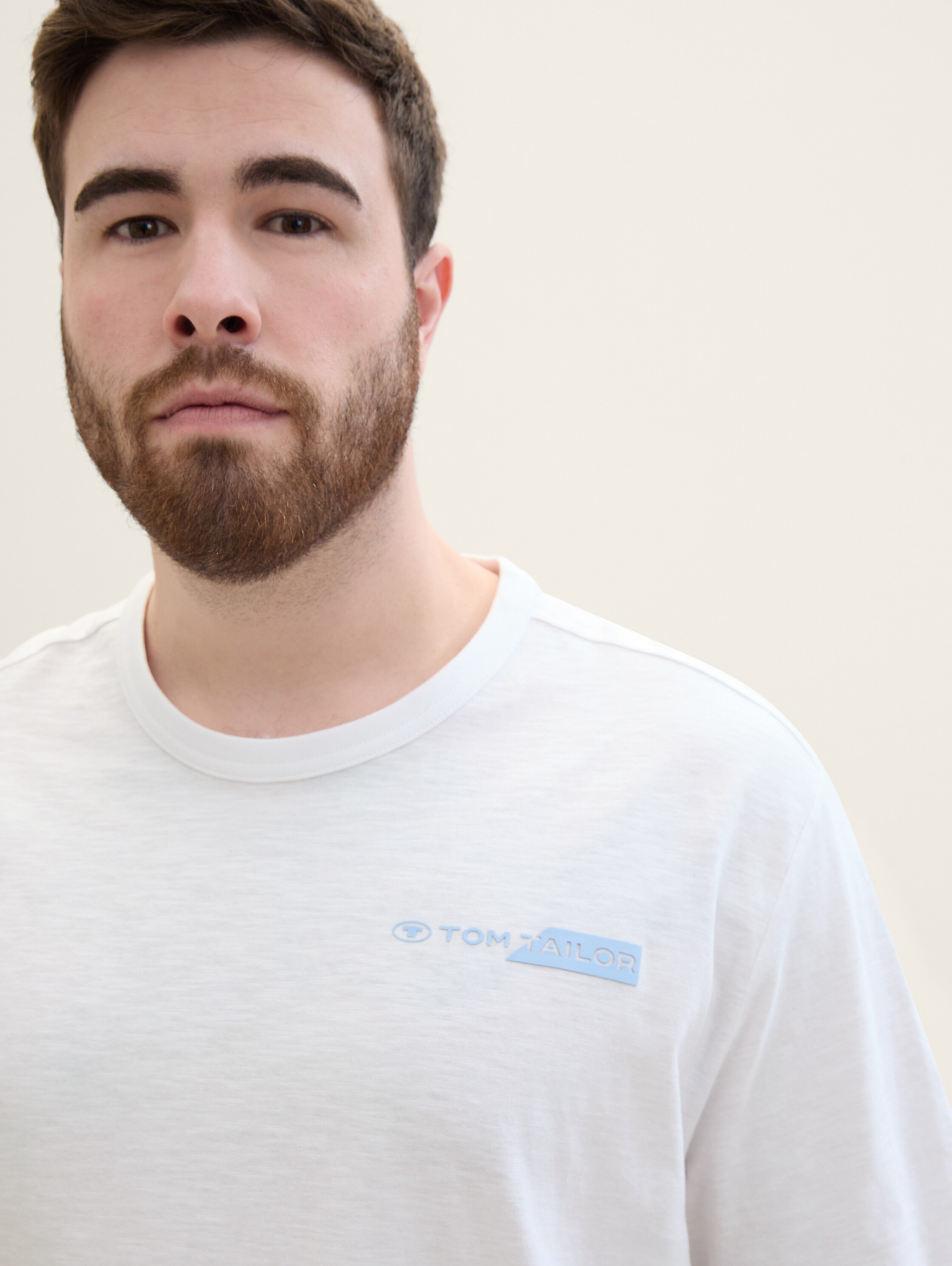 Plus - T-shirt met logoprint - White - Detailaanzicht model