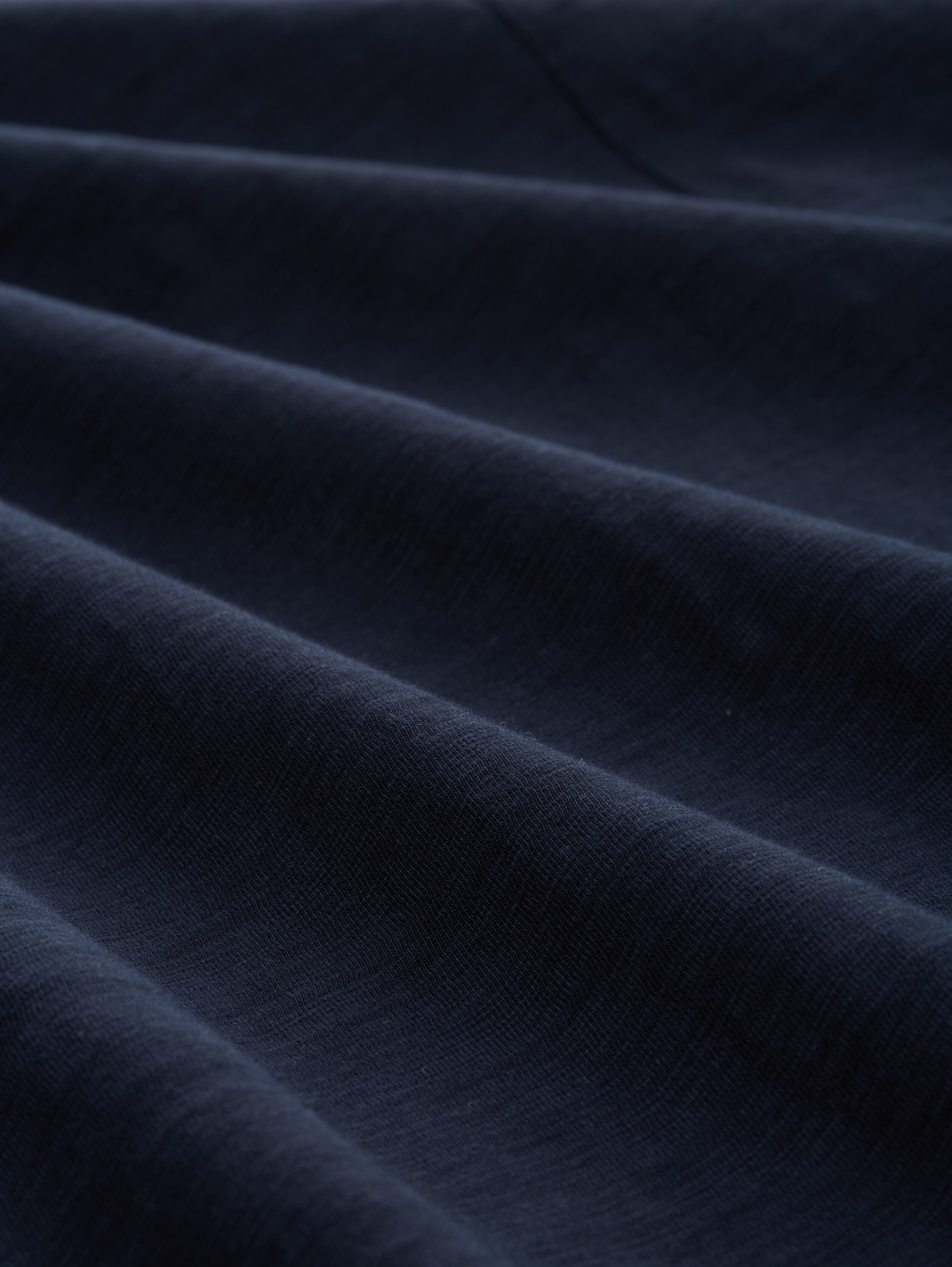 Plus Size - T-Shirt mit Brusttasche - sky captain blue - Material-Ansicht