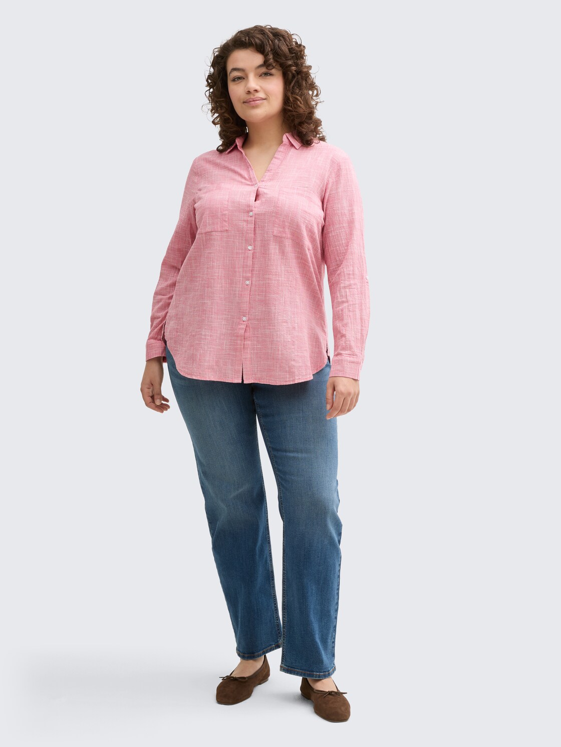Plus Size - Bluse mit Brusttaschen - Berry Red - Model-Vorderansicht