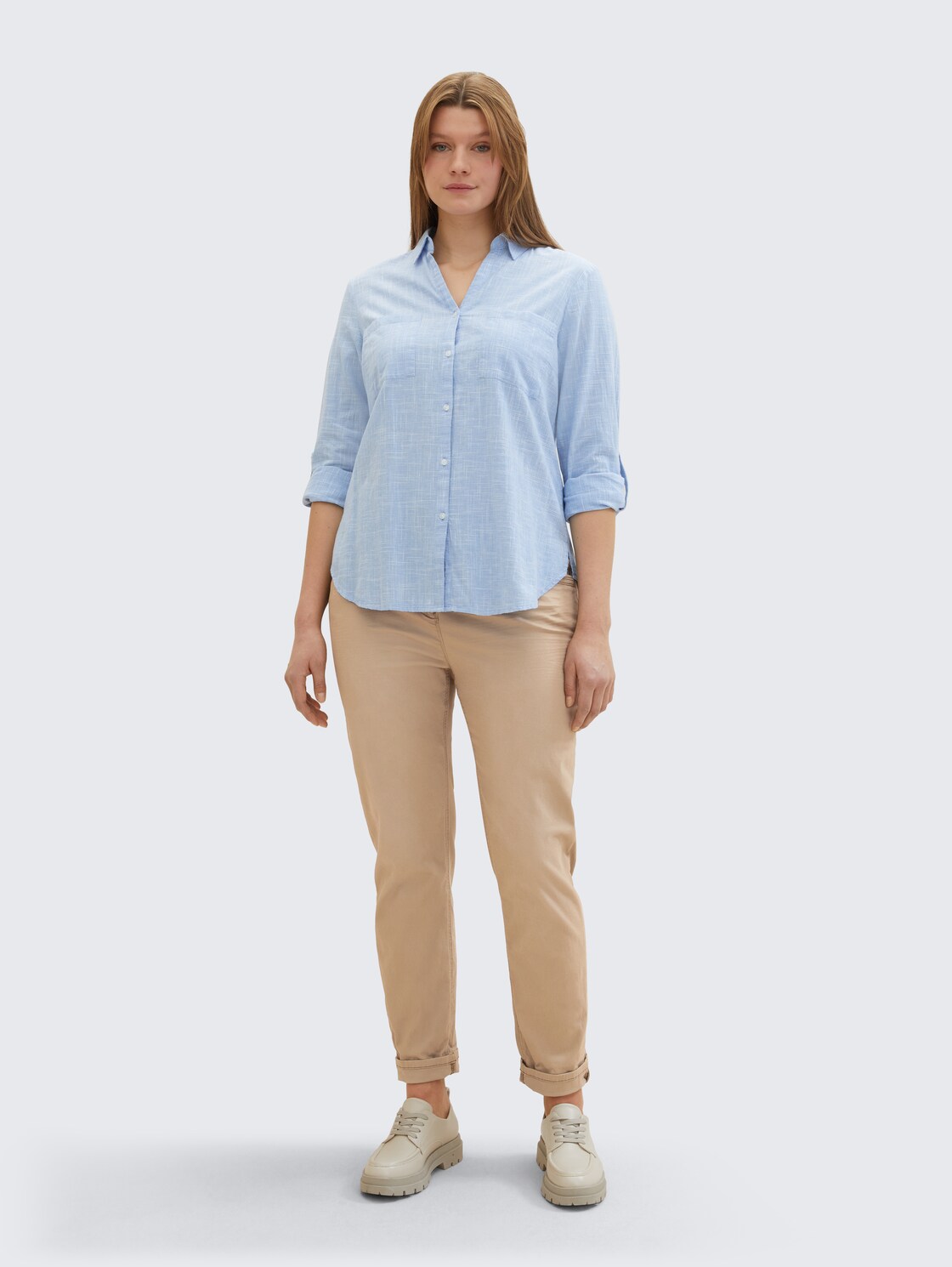 Plus Size - Bluse mit Brusttaschen - dreamy blue - Model-Vorderansicht