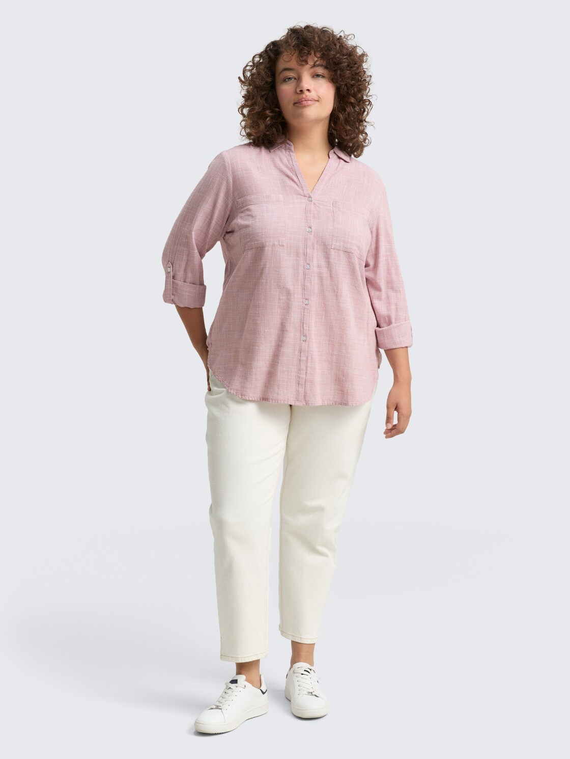 Plus Size - Bluse mit Brusttaschen - wineberry rose - Model-Vorderansicht