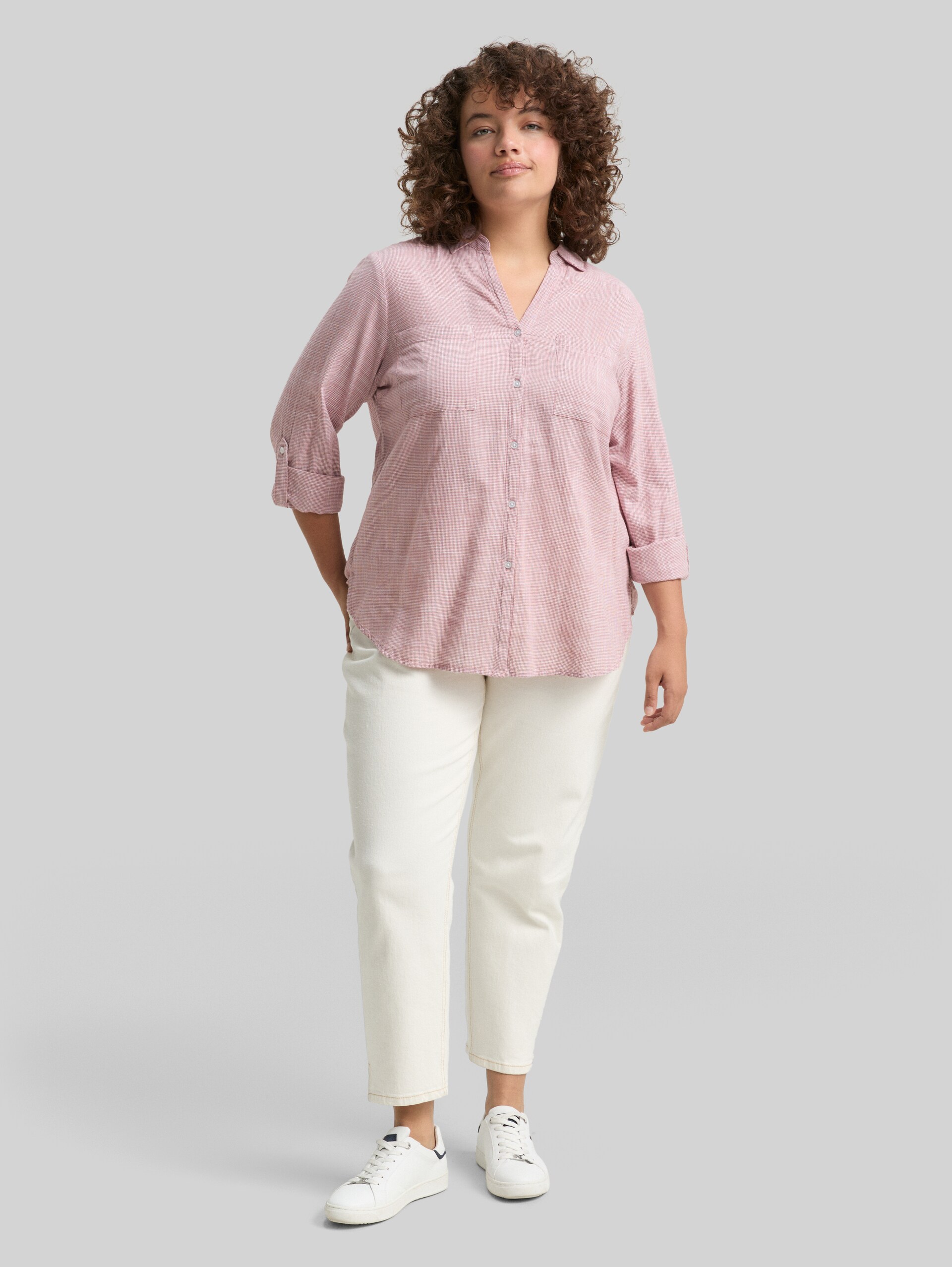 Plus Size - Bluse mit Brusttaschen - wineberry rose - Model-Vorderansicht