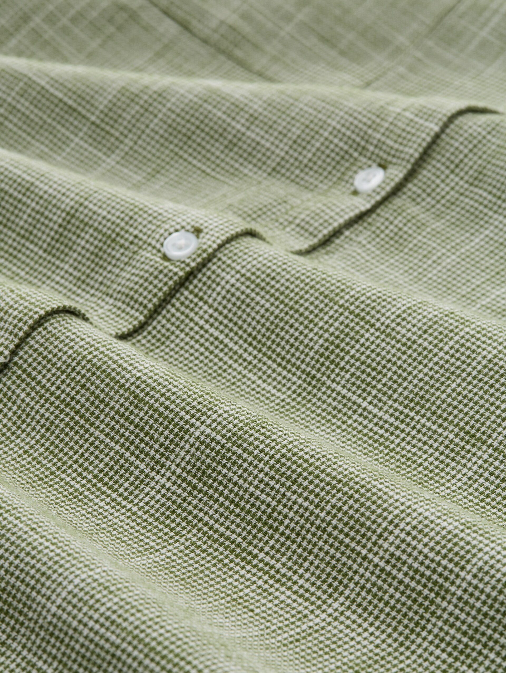Plus Size - Bluse mit Brusttaschen - deep ivy green - Material-Ansicht