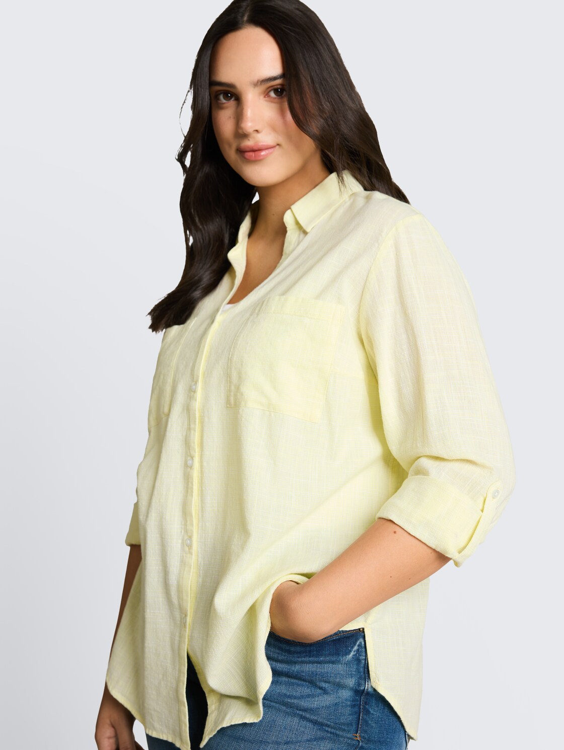 Plus Size - Bluse mit Brusttaschen - soft lemon - Detail-Model-Ansicht