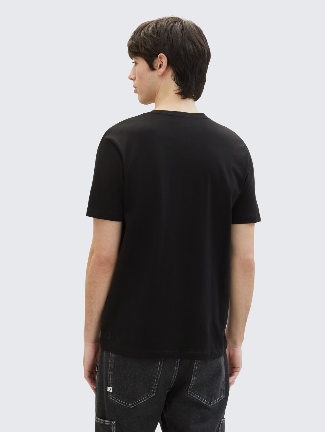 T-Shirts aus Baumwolle im 3er-Pack - Black - Auschnitt Model-Rückansicht