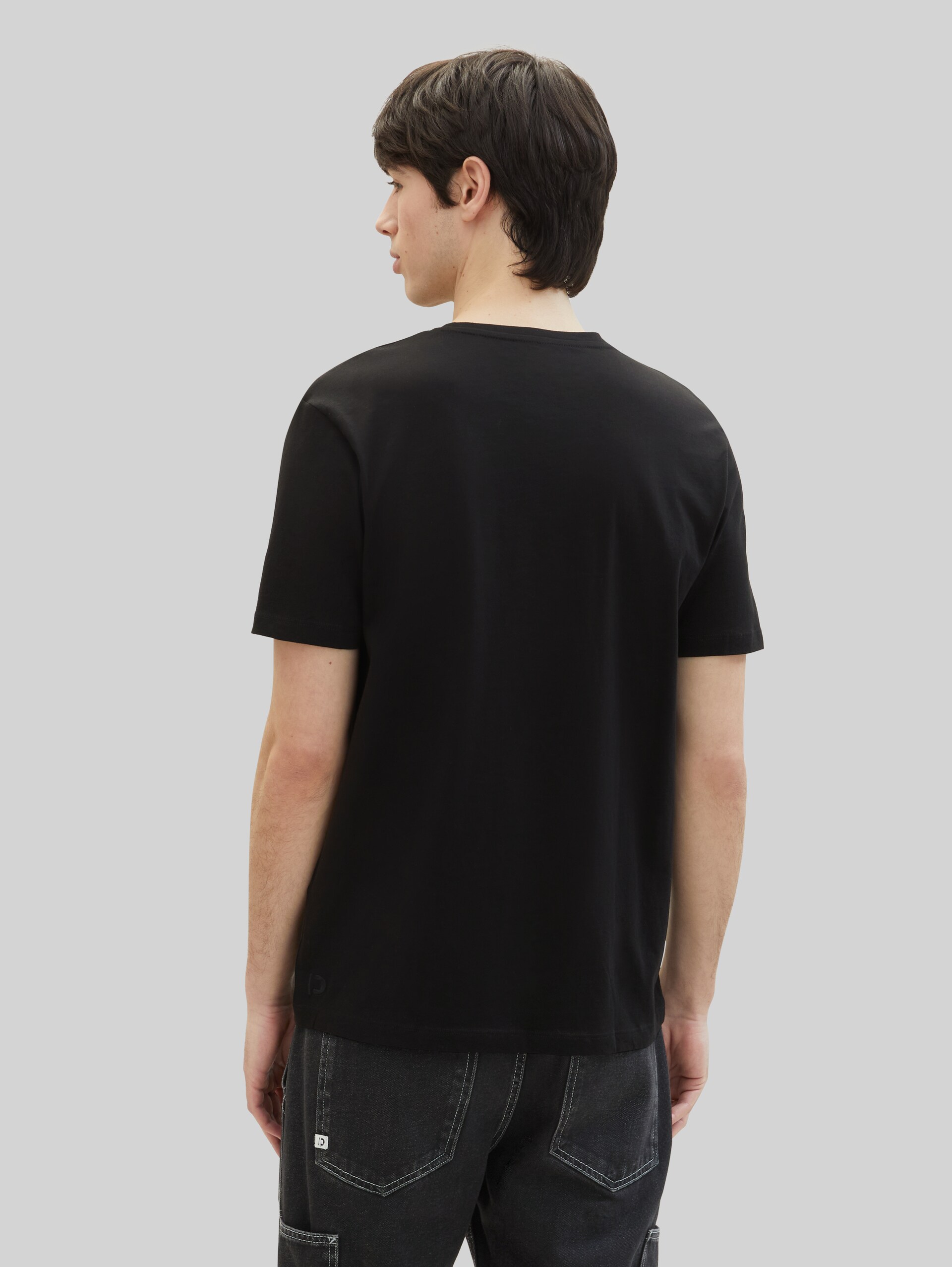Cotton T-shirts in a pack of 3 - Black - Neckline model-back view