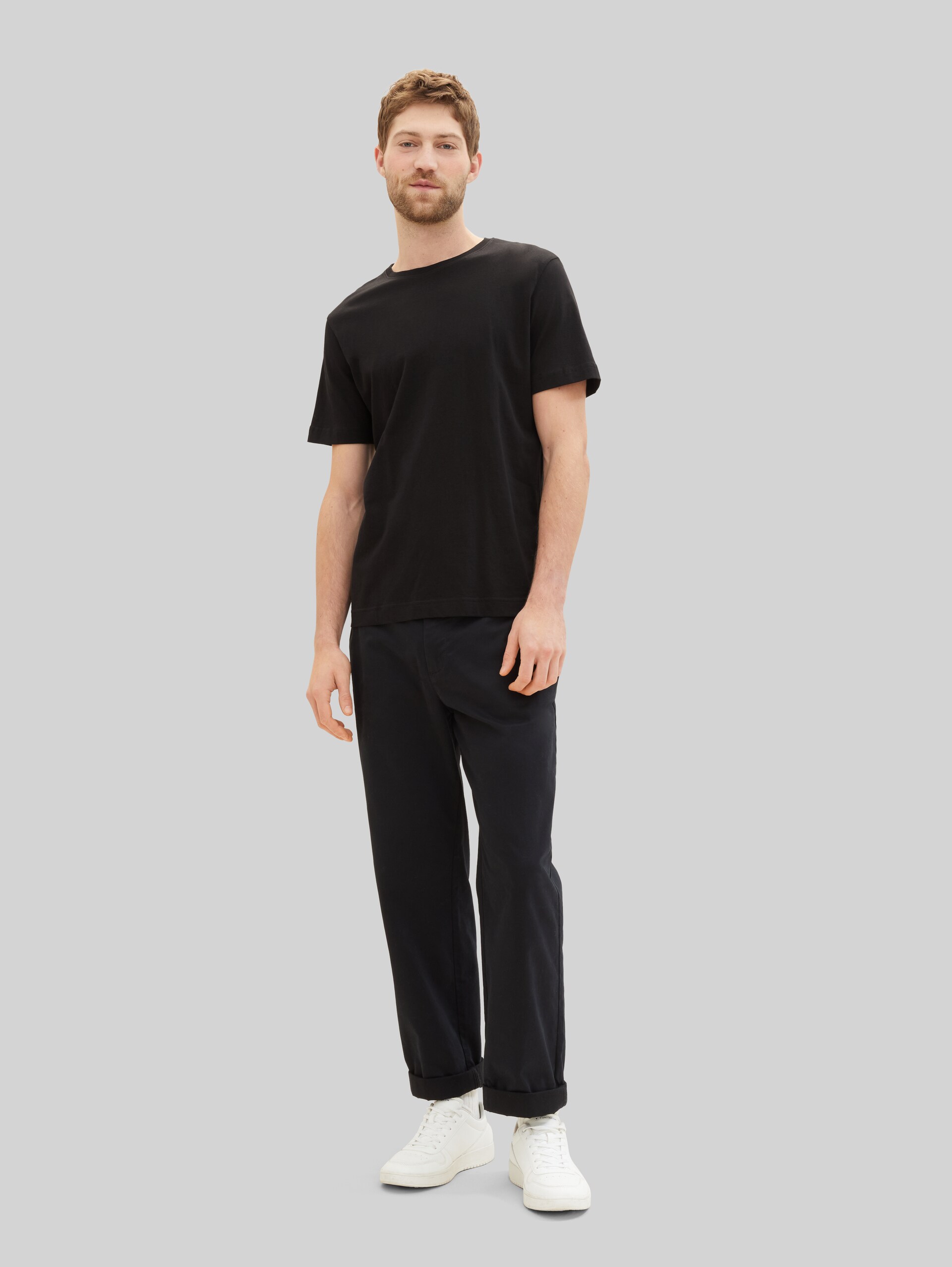 T-Shirts aus Baumwolle im 4er-Pack - Black - Model-Vorderansicht