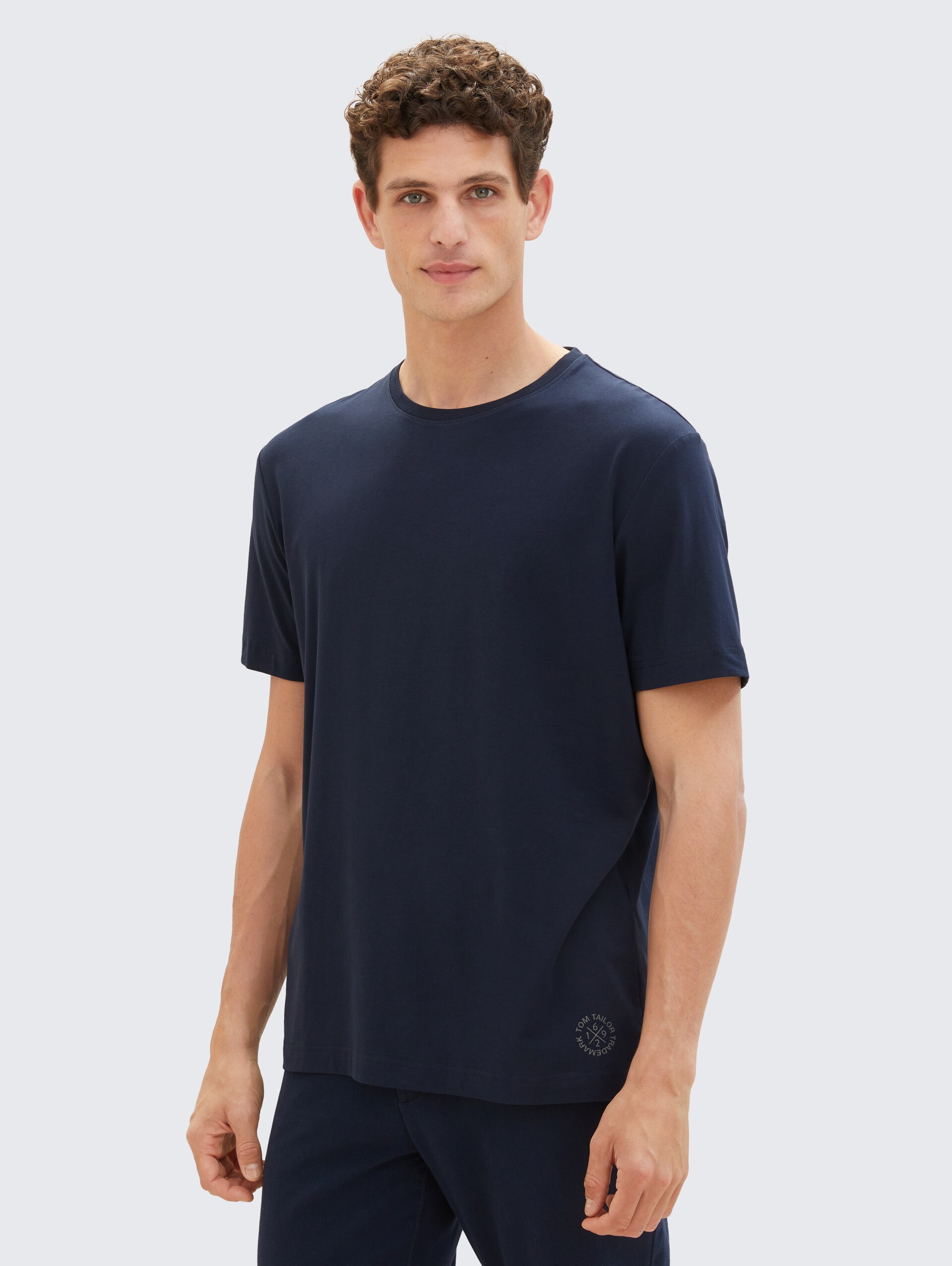 Basic T-shirts in een 2-pack - Dark Blue - Nek model vooraanzicht