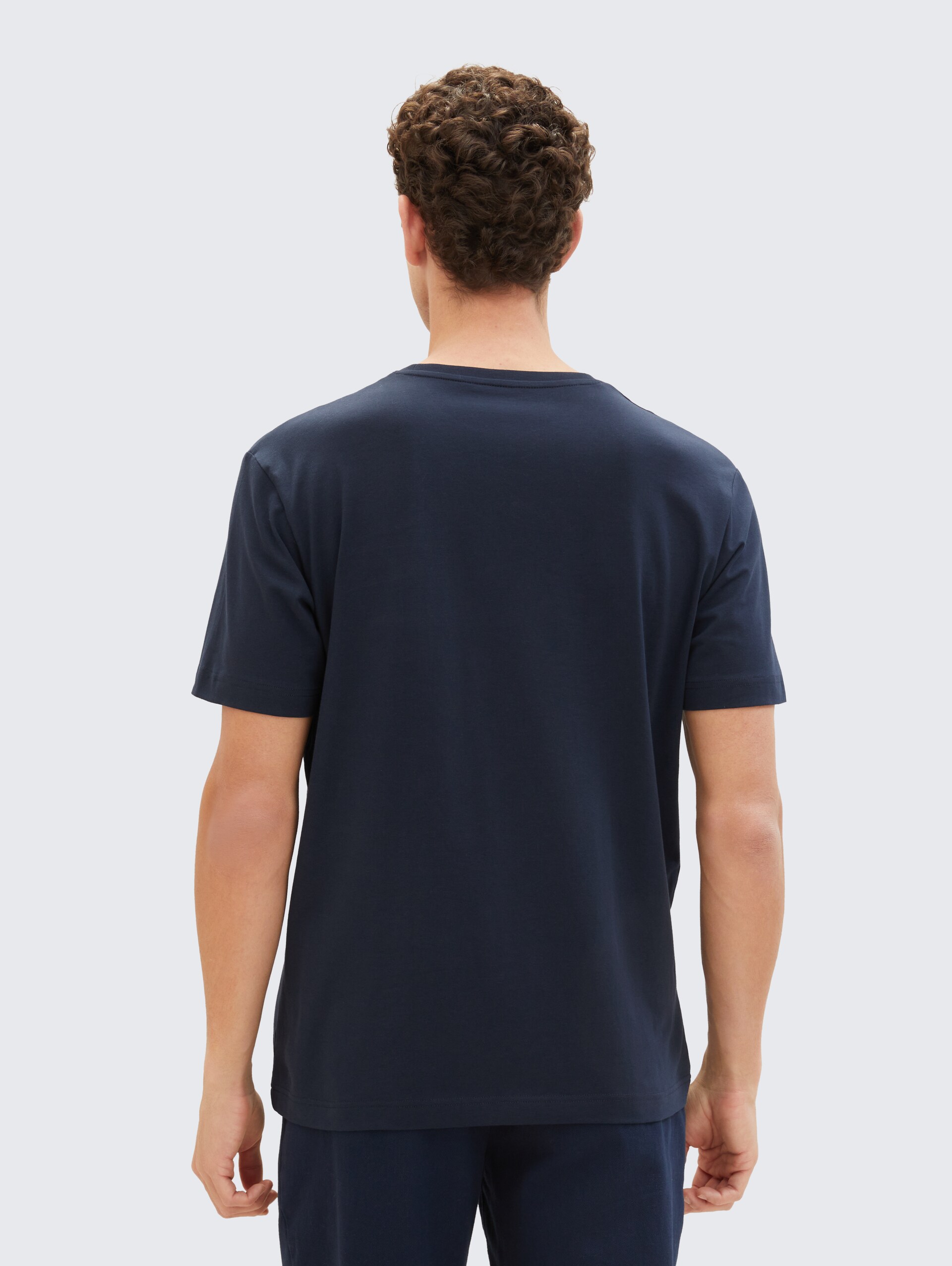 Basic T-shirts in een 2-pack - Dark Blue - Neklijn model-achteraanzicht