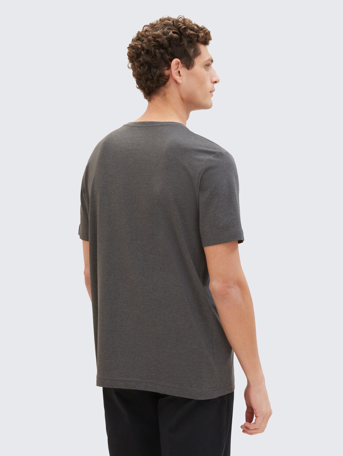 Basic T-Shirts im 2er-Pack - Dark Grey Melange - Auschnitt Model-Rückansicht