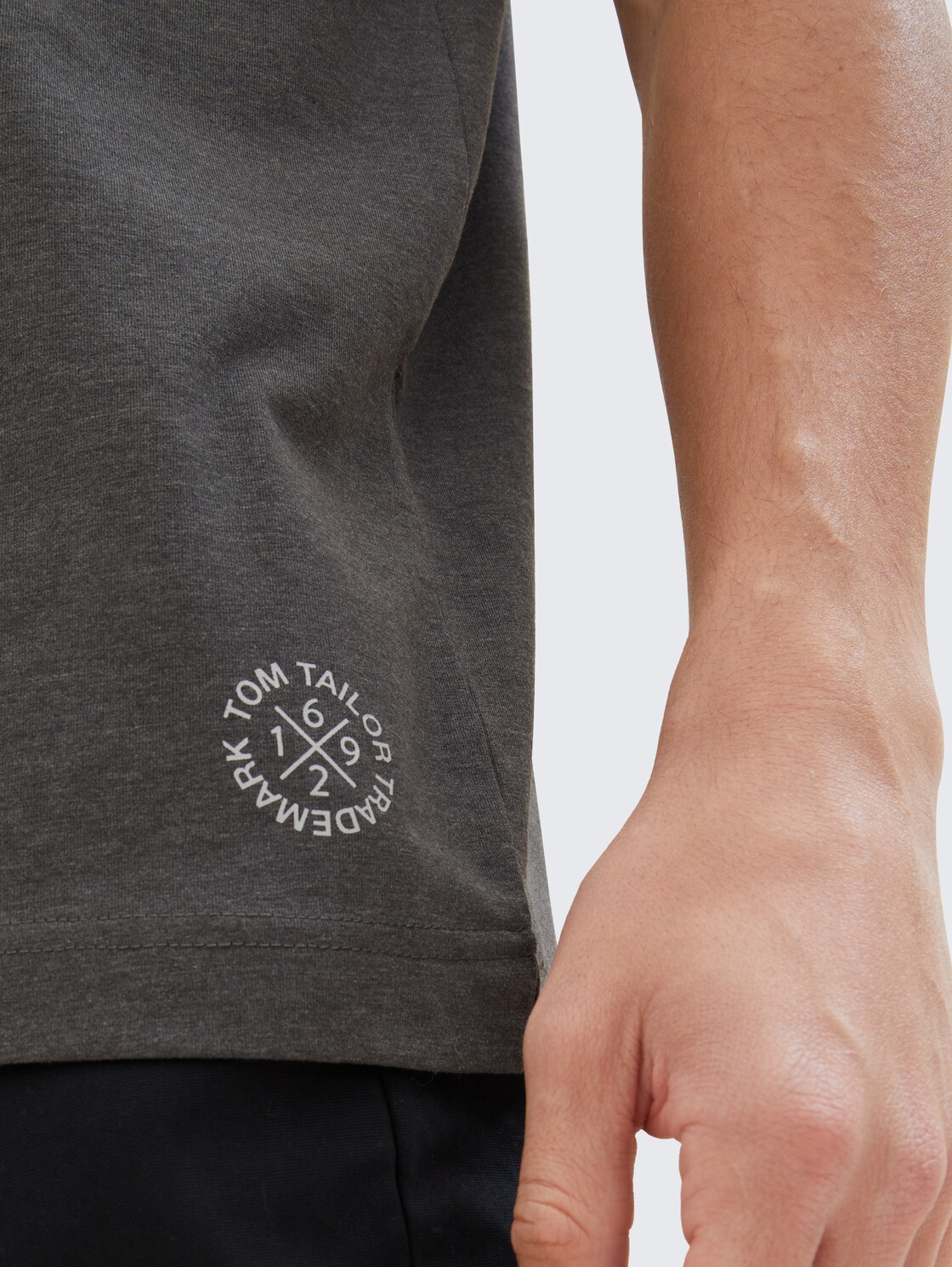 Basic T-Shirts im 2er-Pack - Dark Grey Melange - Detail-Model-Ansicht