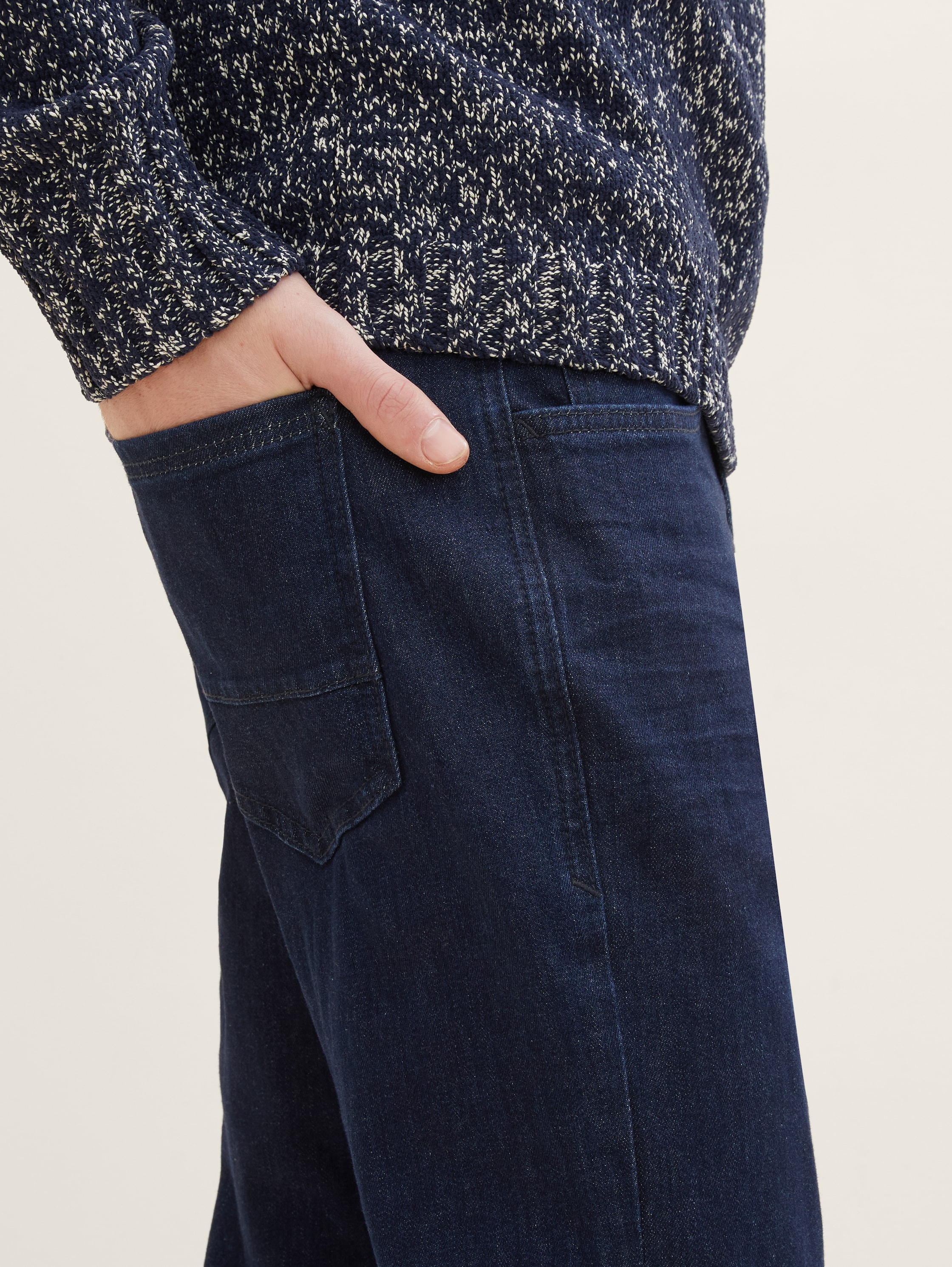 TTMARVIN Straight Jeans - Blue Rinse Denim - Detail-Model-Ansicht