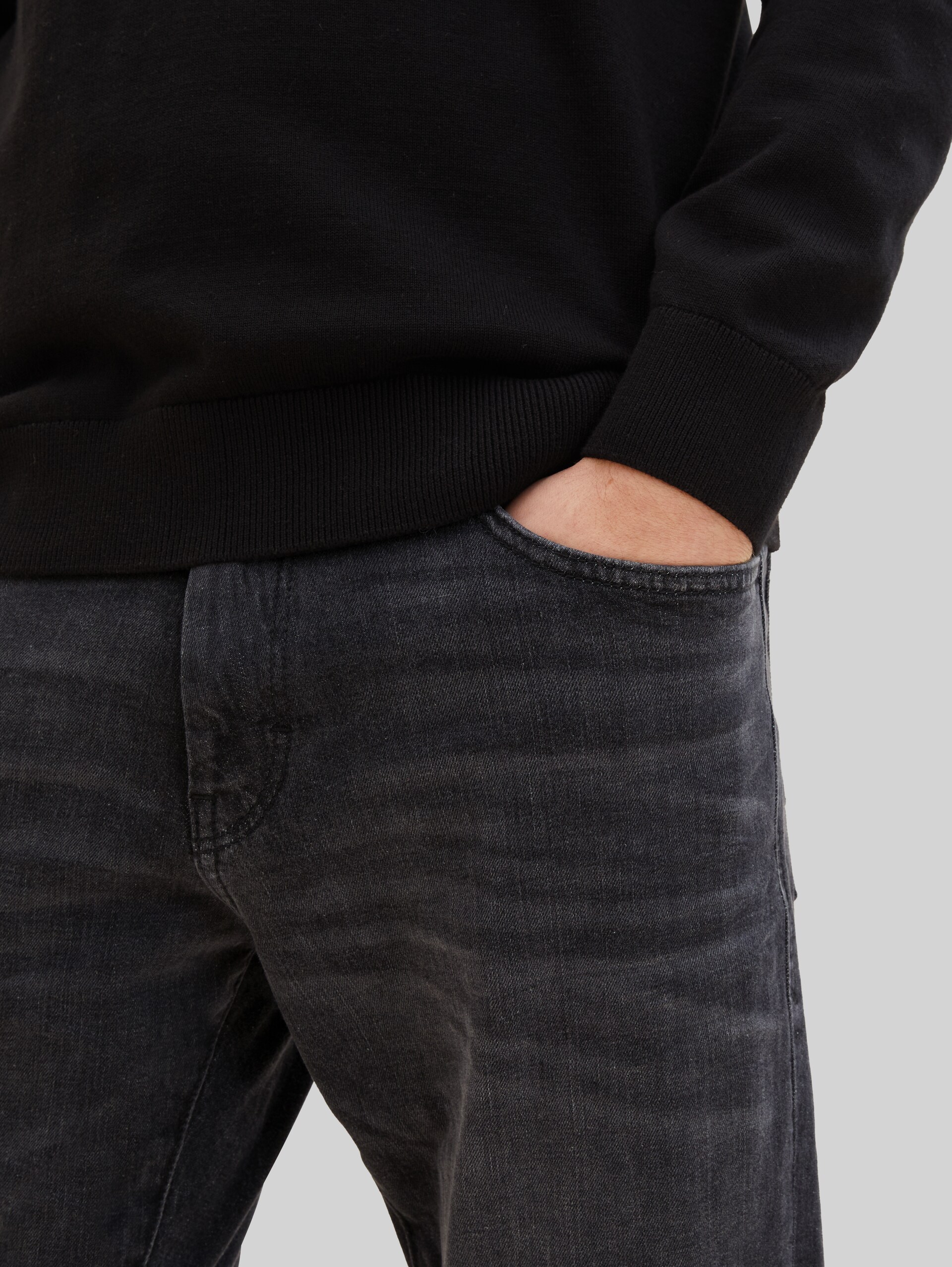 TTMARVIN Straight Jeans - black stone wash denim - Detail-Model-Ansicht