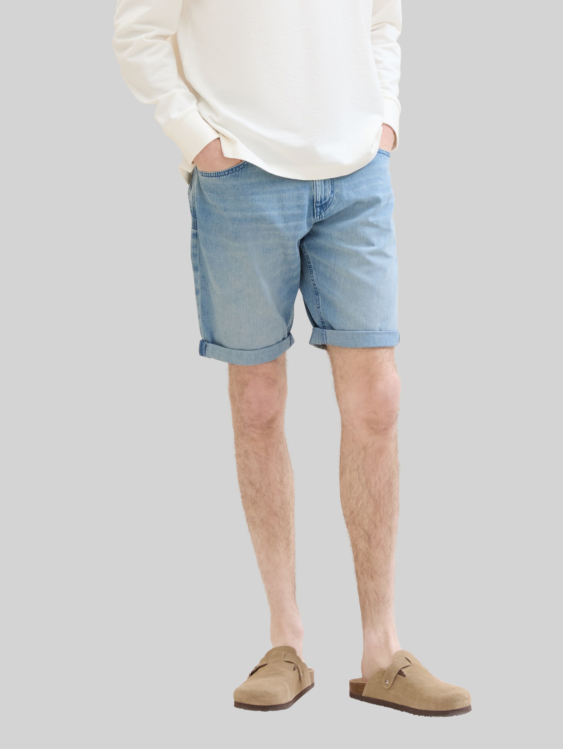 Ultra light Josh denim shorts - Used Light Stone Blue Denim - Neckline model front view