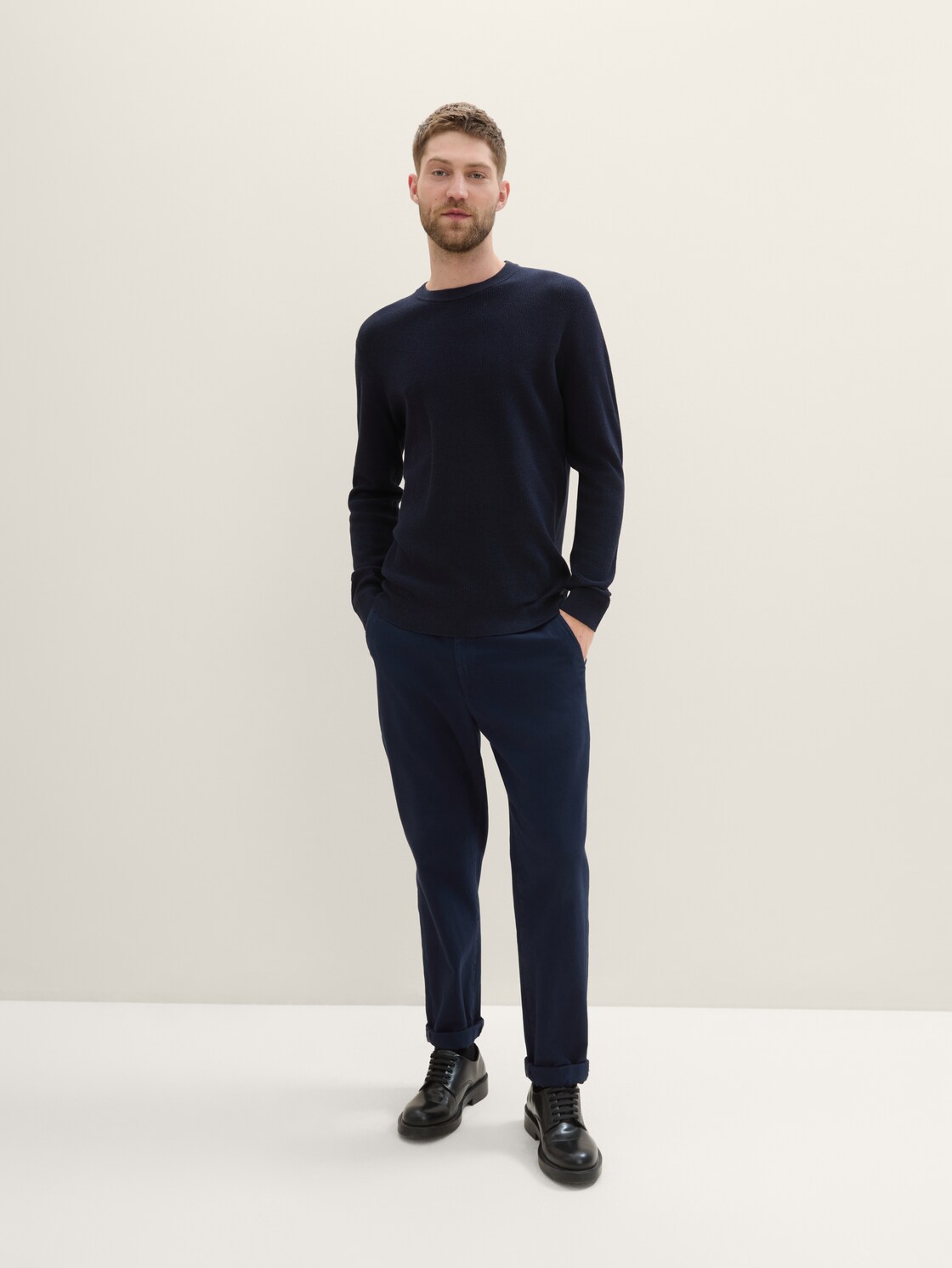 Strickpullover aus Baumwolle - Knitted Navy Melange - Model-Vorderansicht