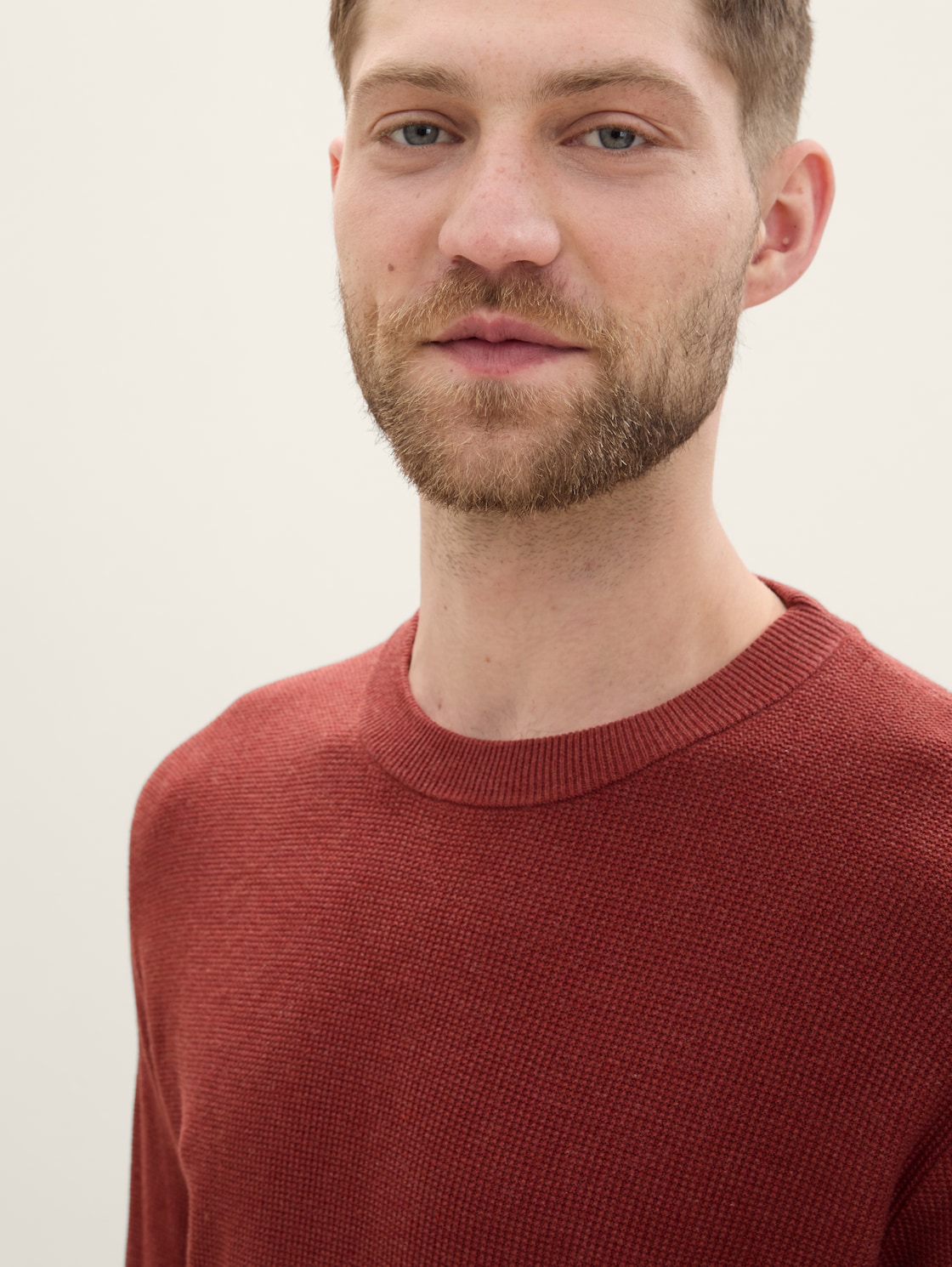 Strickpullover aus Baumwolle - burgundy dark red melange - Detail-Model-Ansicht
