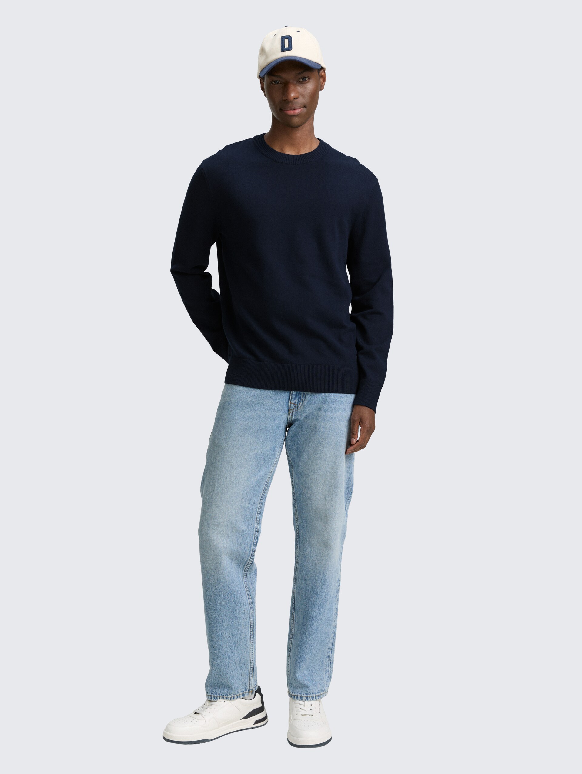 Basic Strickpullover aus Baumwolle - dark navy - Model-Vorderansicht