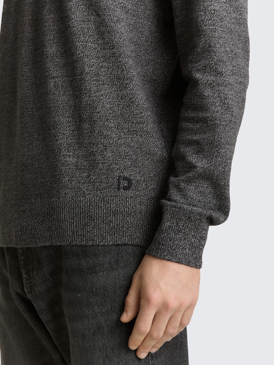 Basic Strickpullover aus Baumwolle - grey tonal mouline - Detail-Model-Ansicht