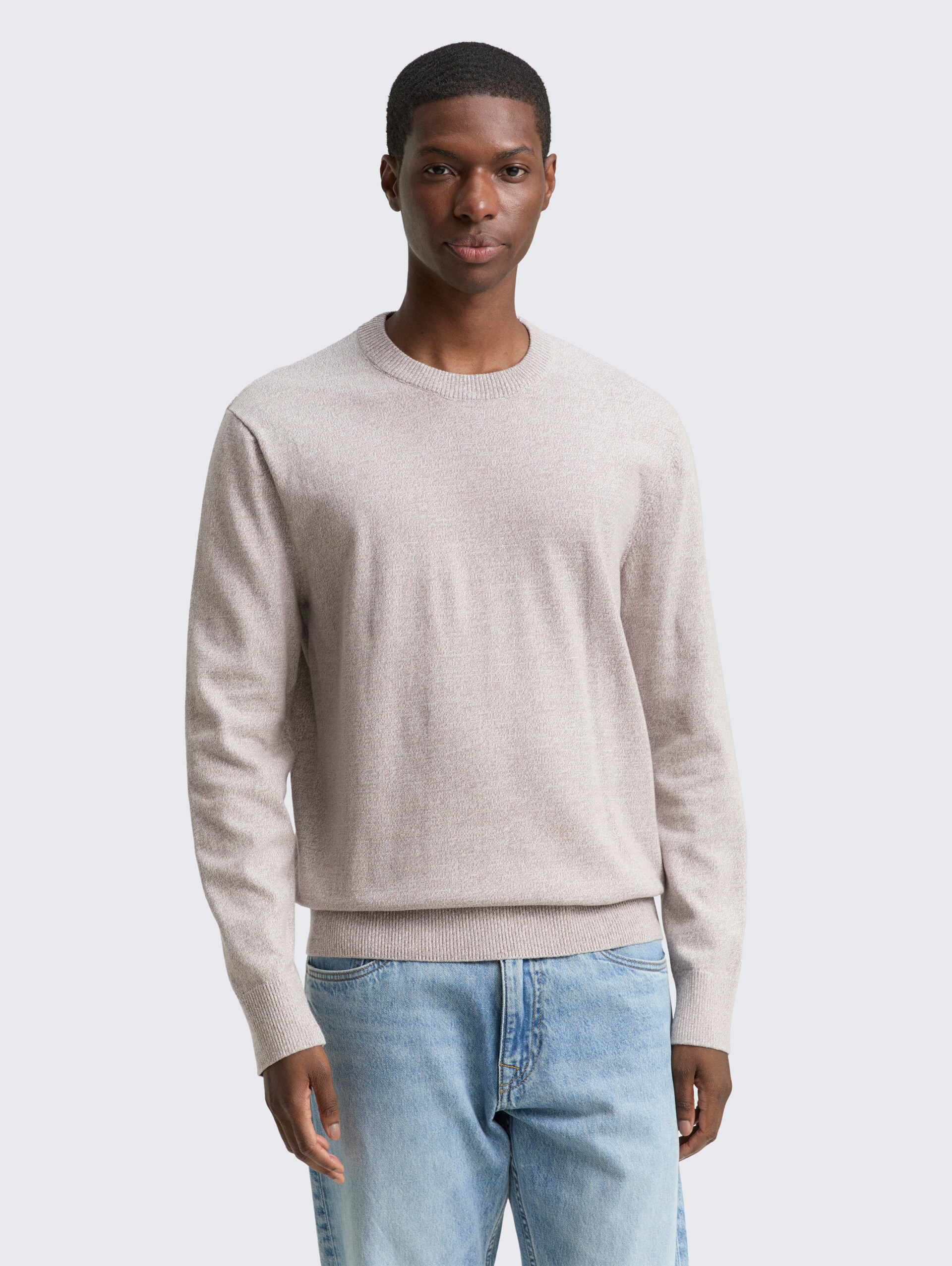 Basic Strickpullover aus Baumwolle - greyish brown white mouline - Ausschnitt Model-Vorderansicht