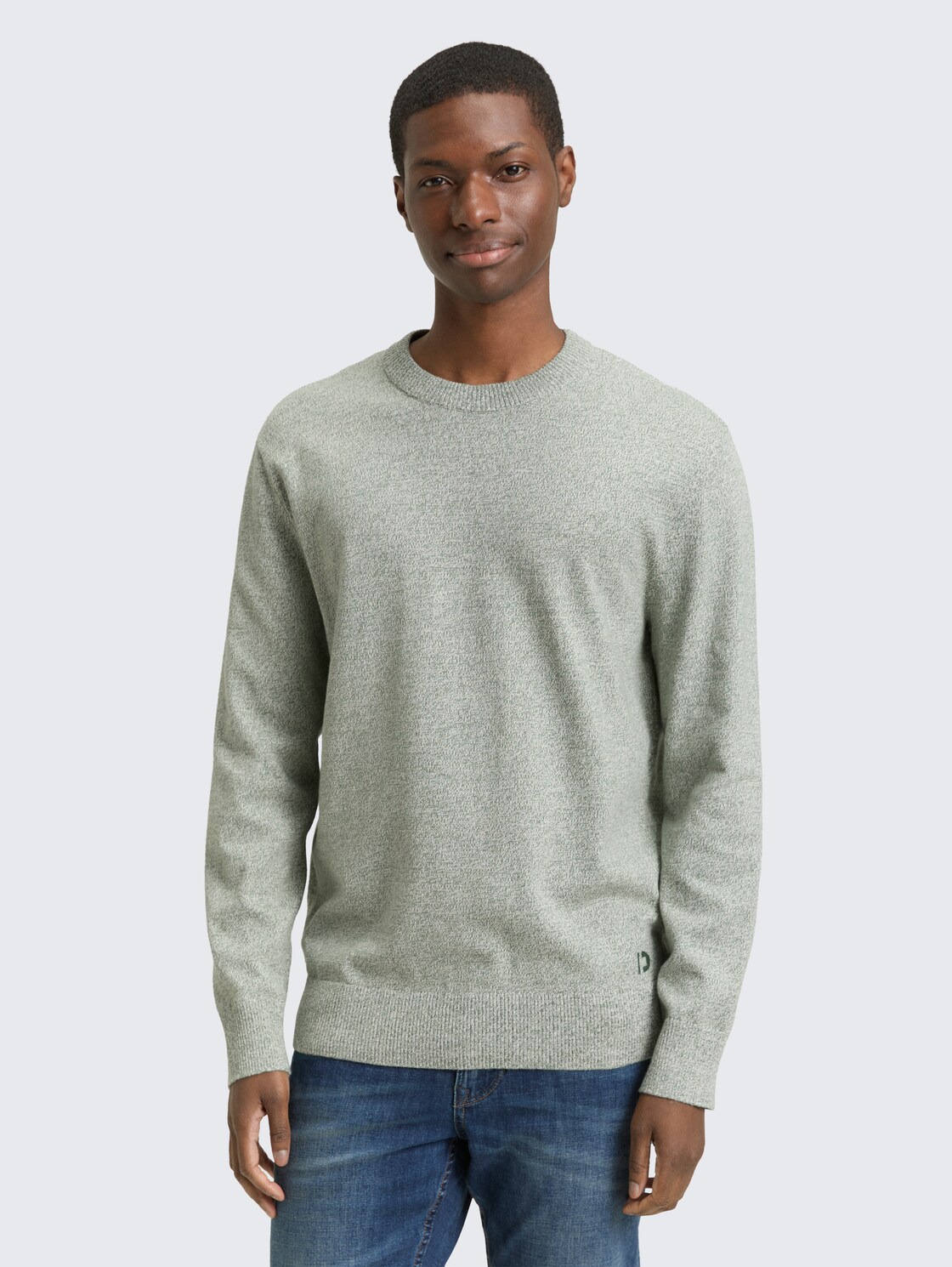 Basic Strickpullover aus Baumwolle - olive white mouline - Ausschnitt Model-Vorderansicht